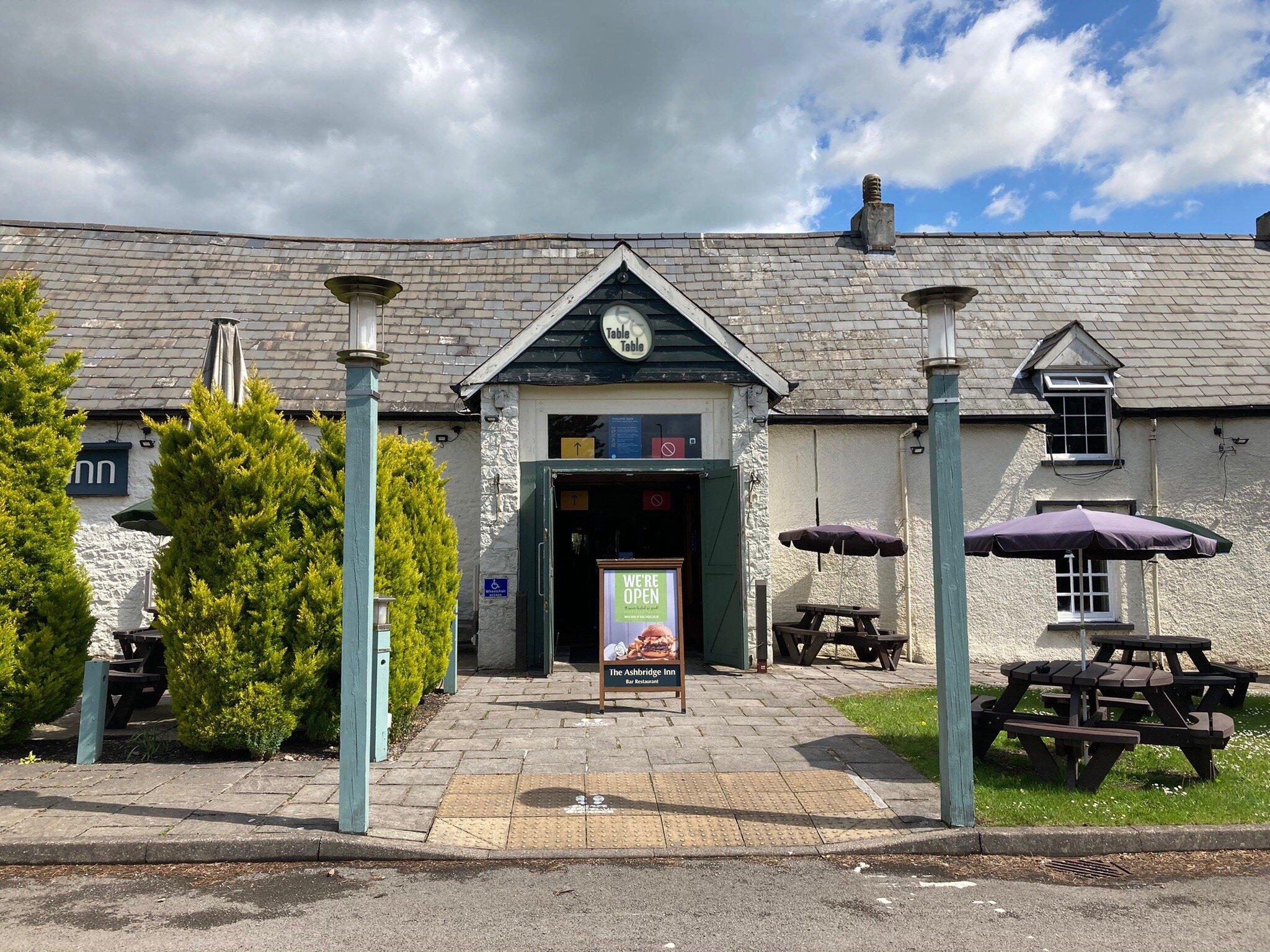 Ashbridge Inn Table Table