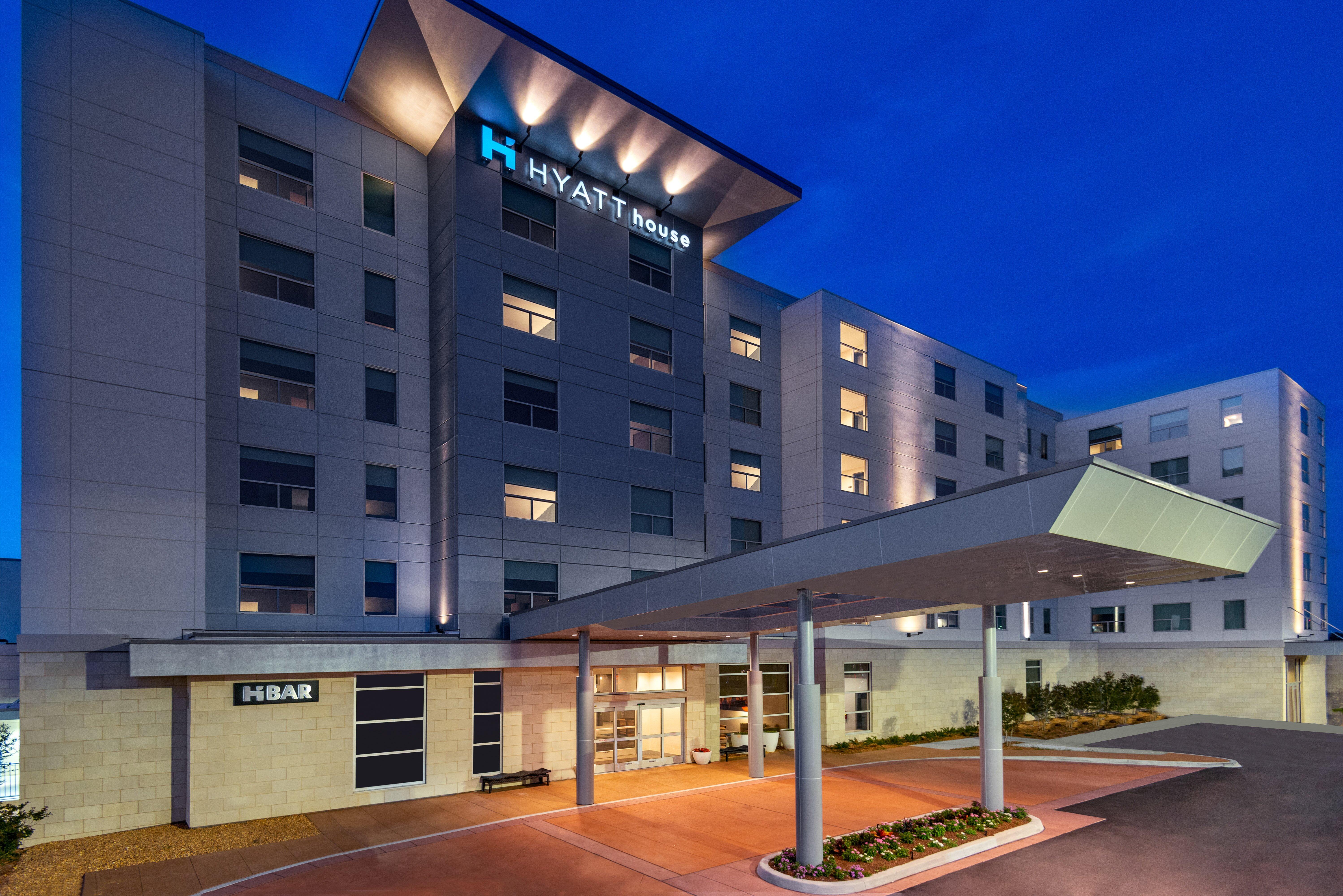 Hyatt House Tampa Airport / Westshore