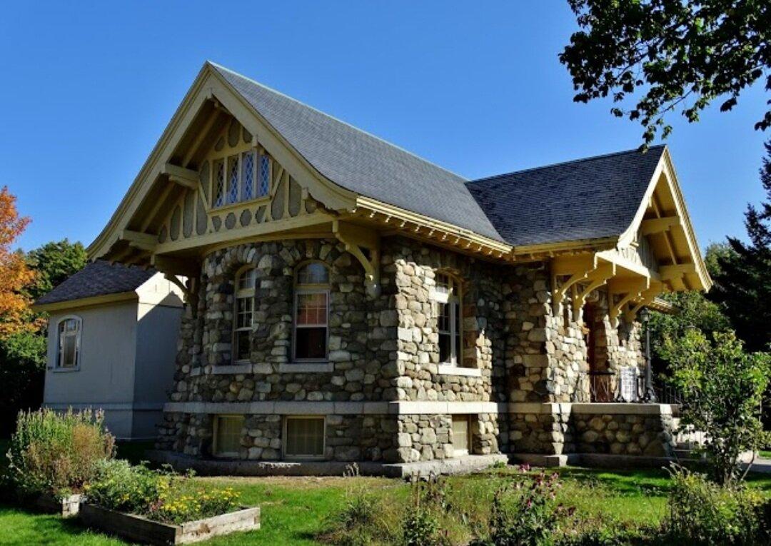 Carver Memorial Library