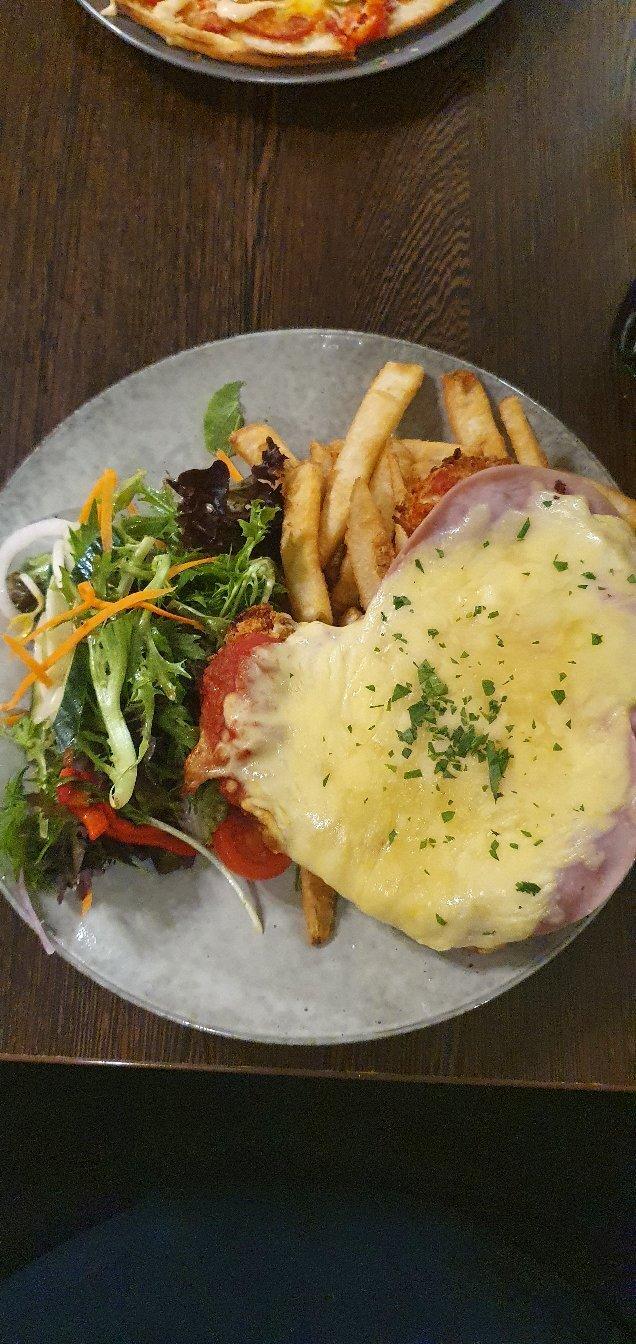 Supreme Bar and Restaurant