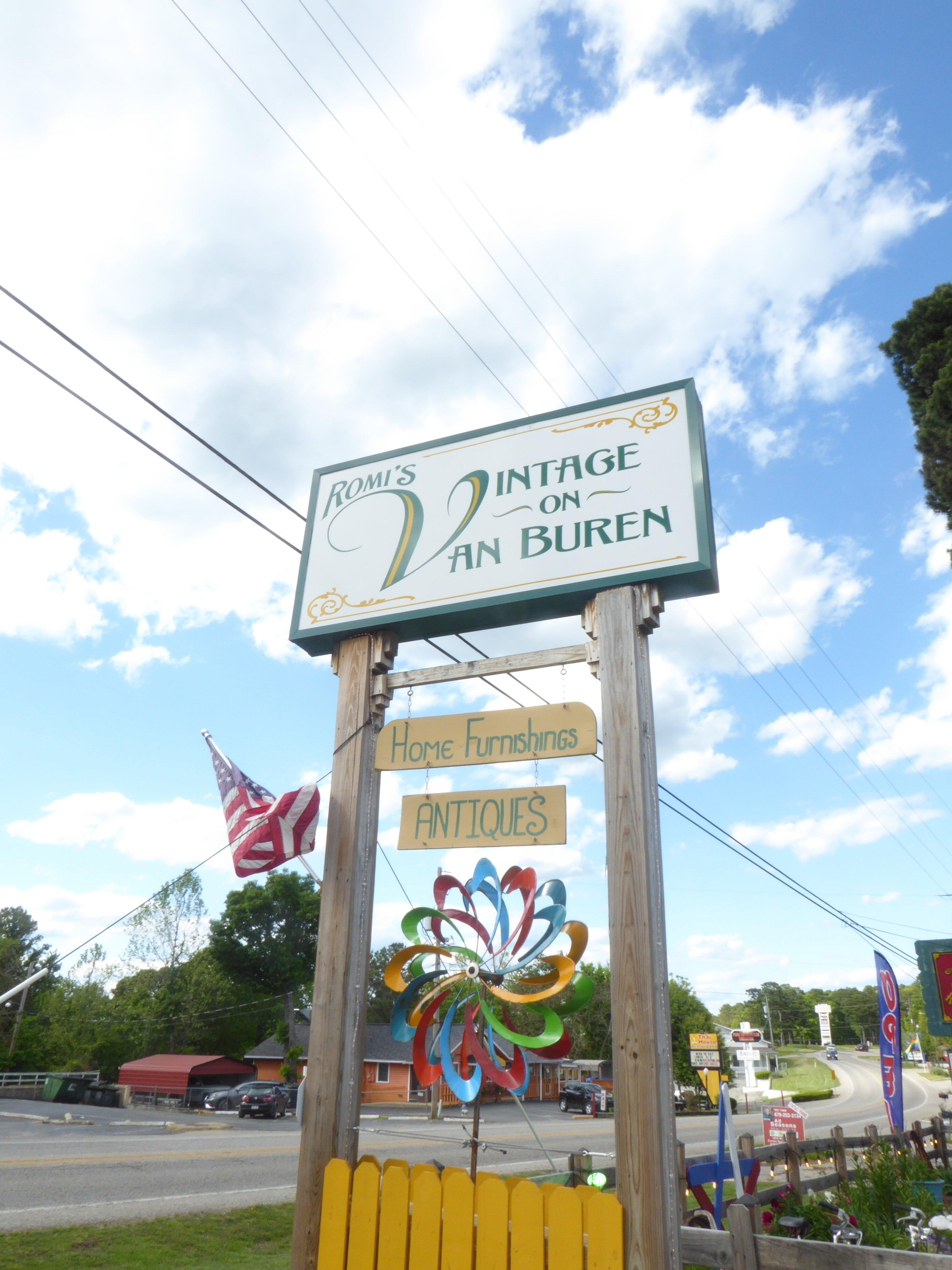 Romi's Vintage On Van Buren