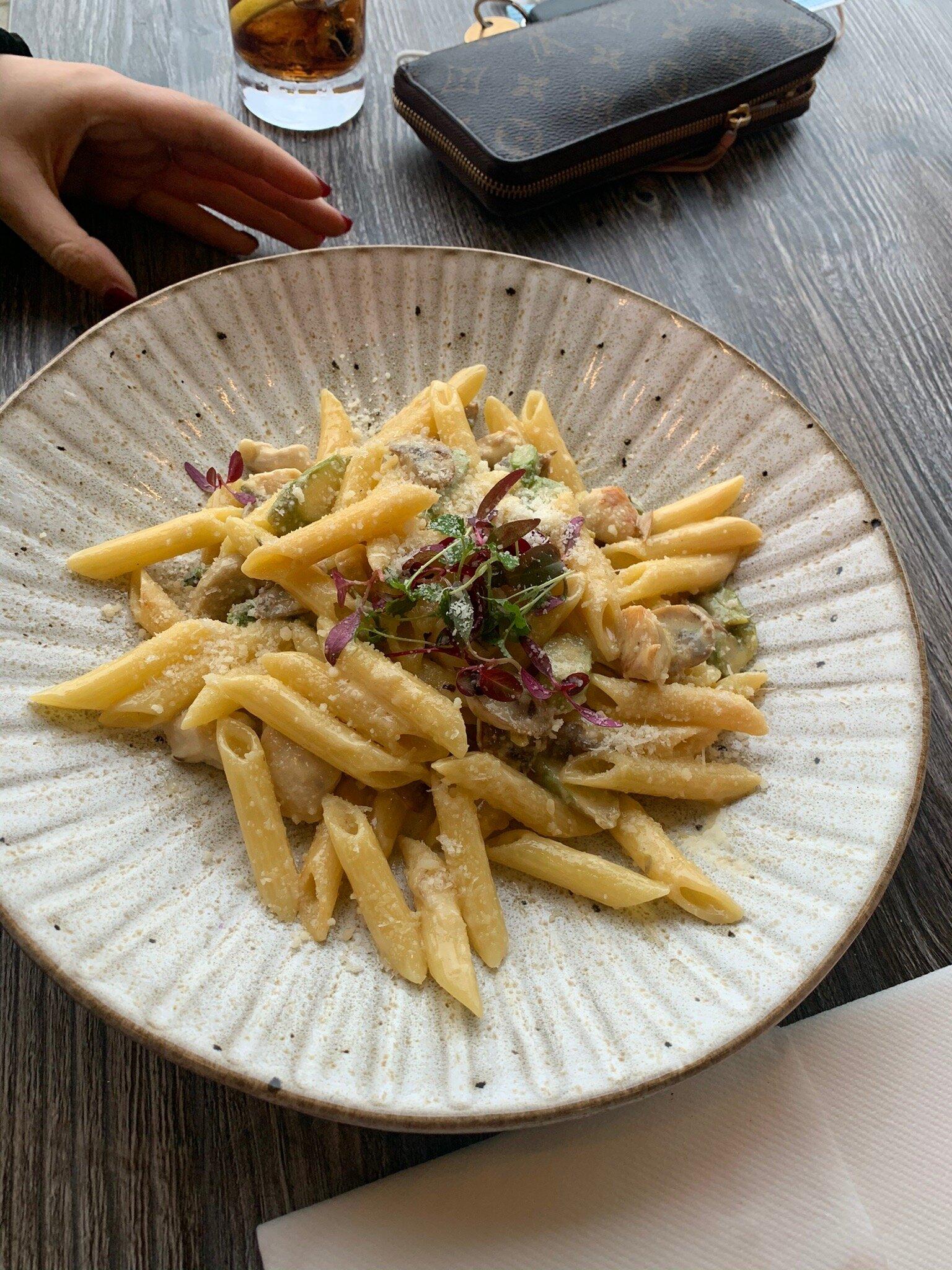 La Casa Restaurant & Bar