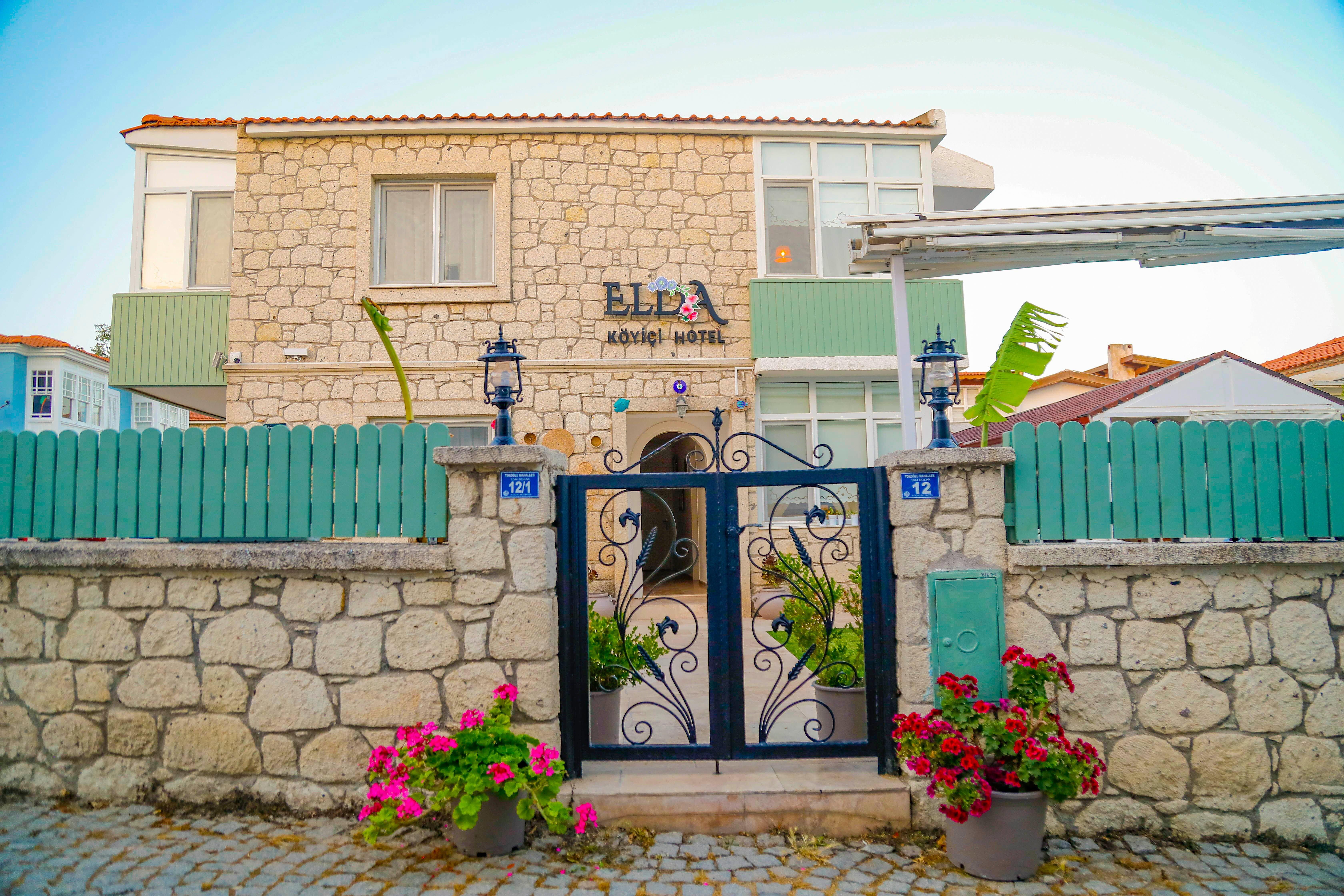 Elda Koyici Alacatı