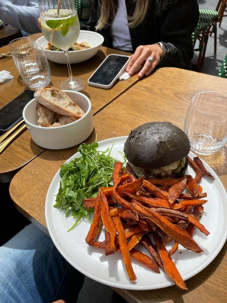 Photo by Monkeydguigoui