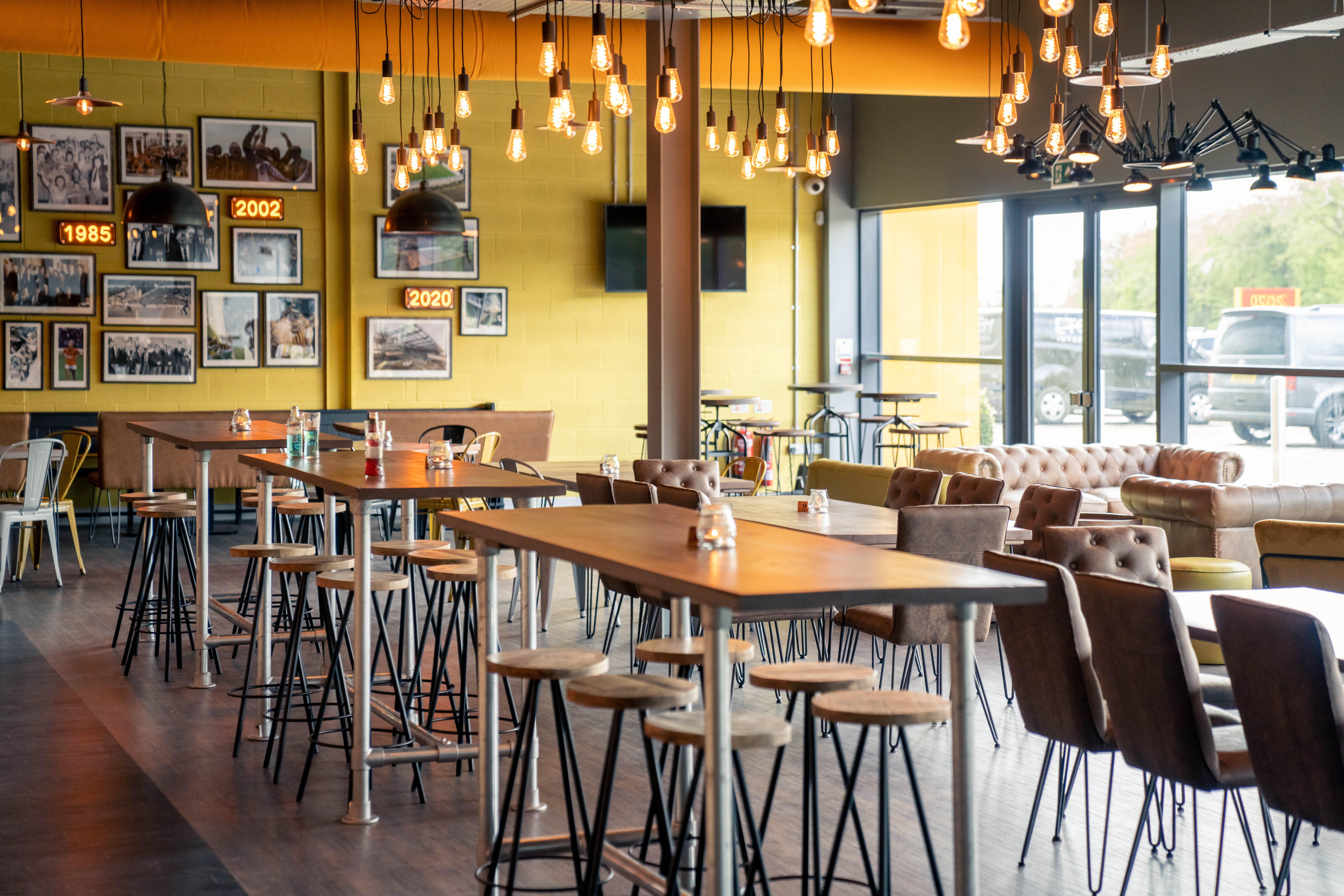 Ellenders Bar And Restaurant