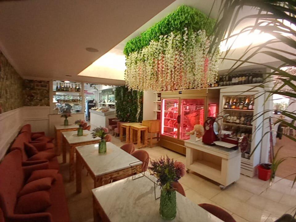 Mon Amour Restaurant