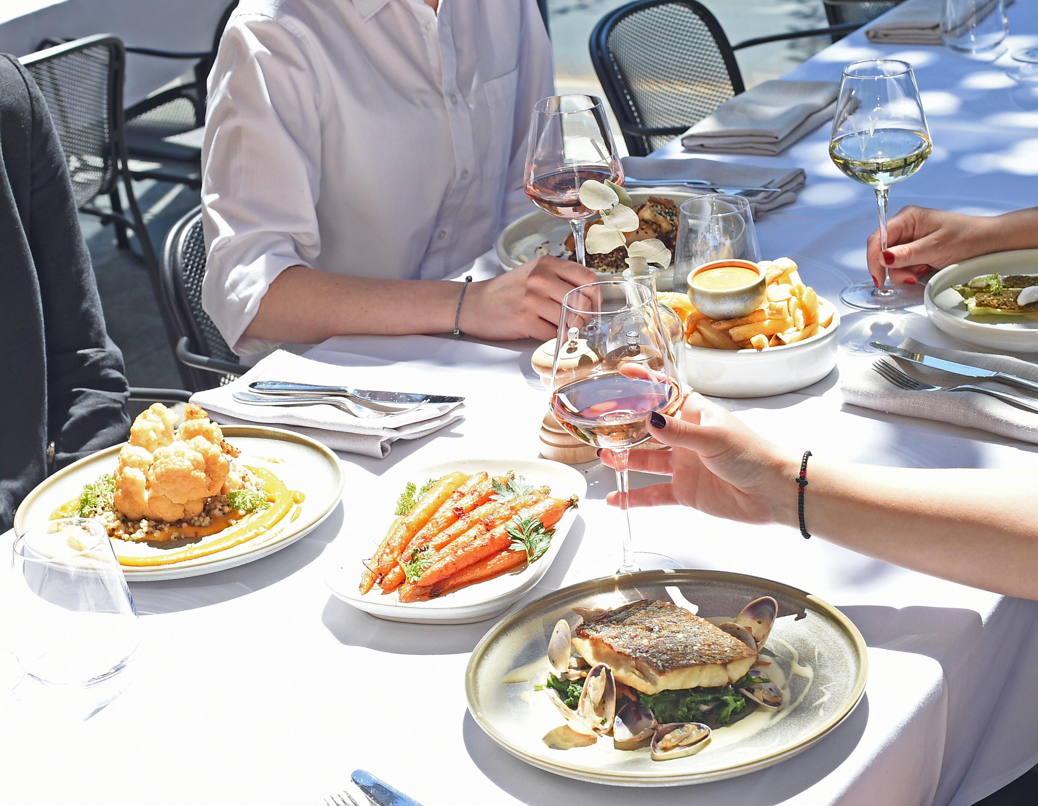 Verandah Bar & Dining at Strathmore Hotel