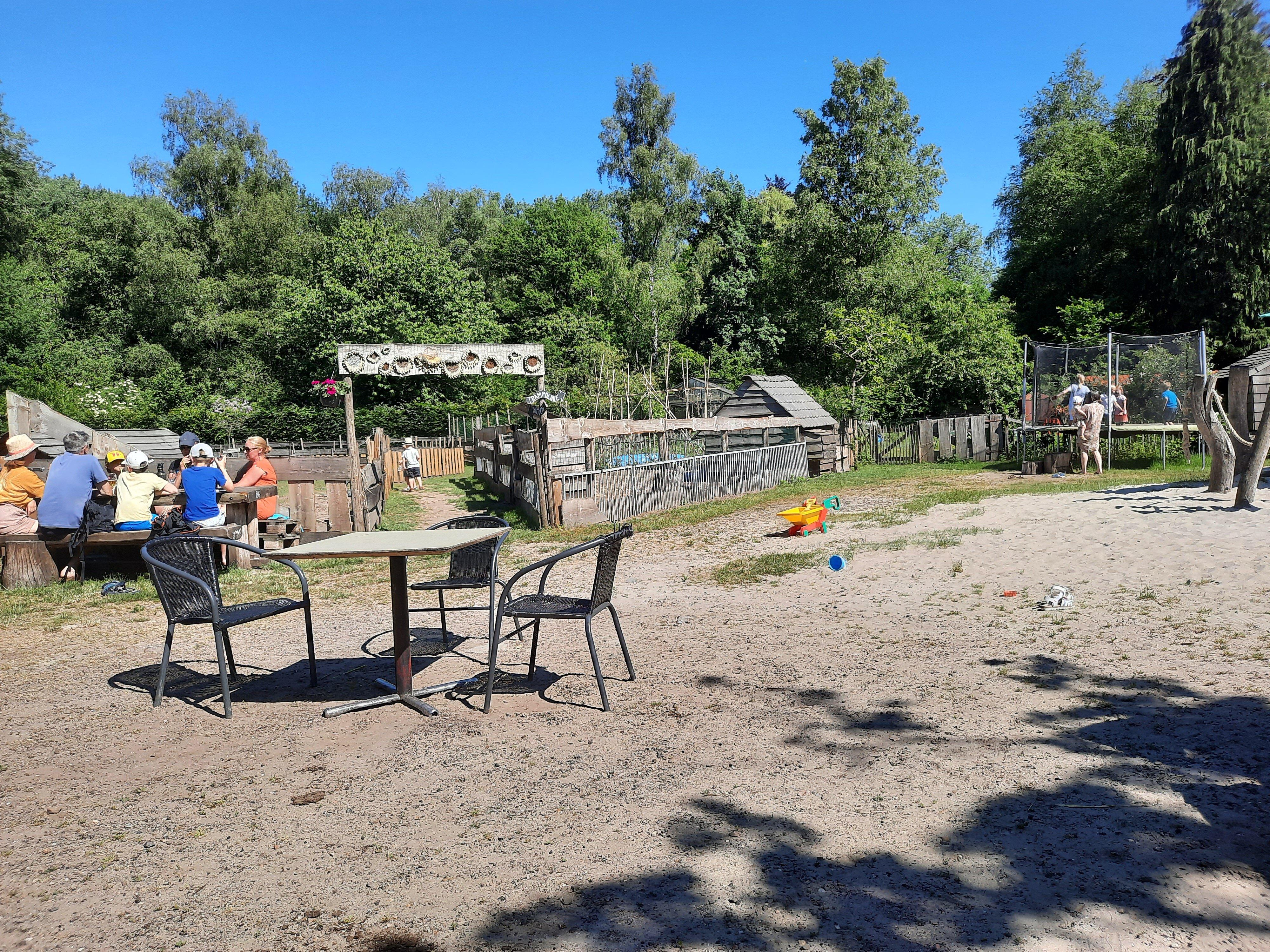 CHILDREN'S FARM DE LENTEHEI