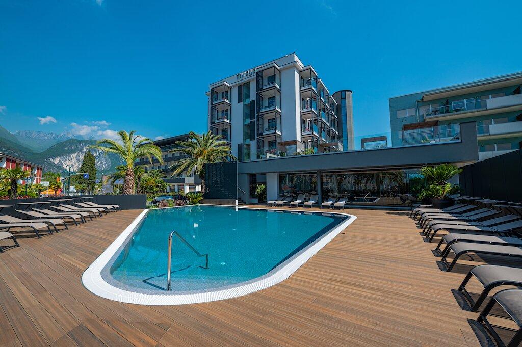 Lakefront Hotel Mirage