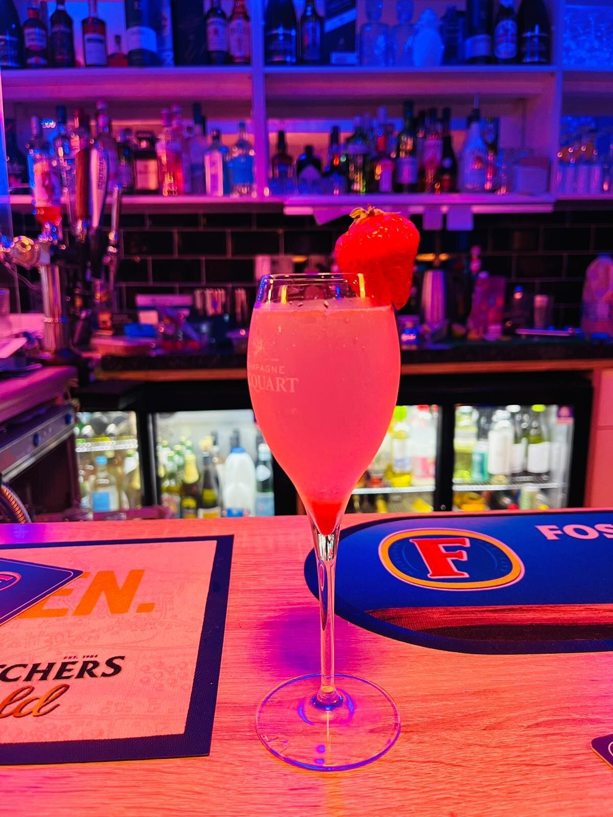 The Everest Lounge Restaurant & Bar this place is permanently closed.