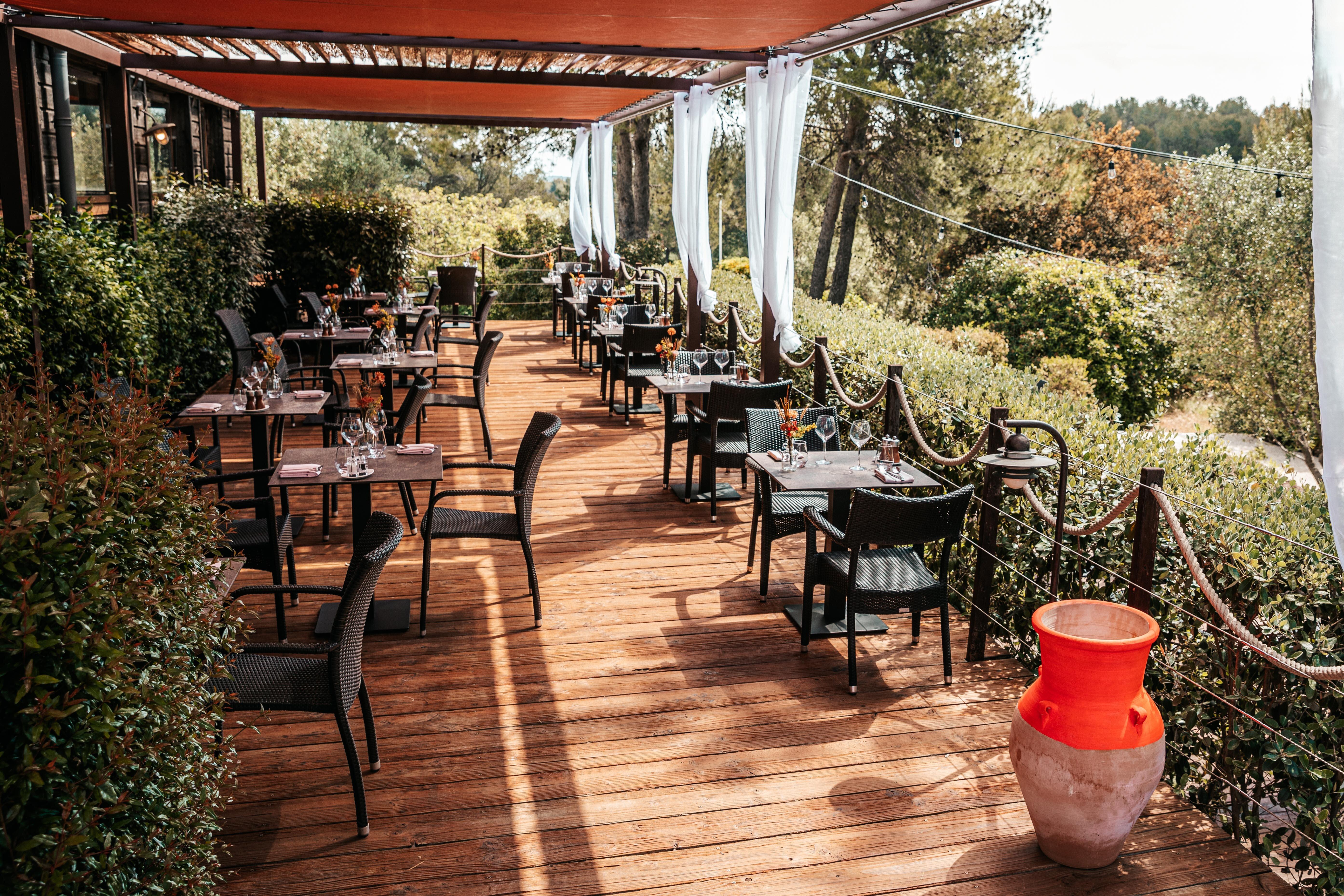 Le Clos Des Oliviers Brasserie Gourmande et Guinguette