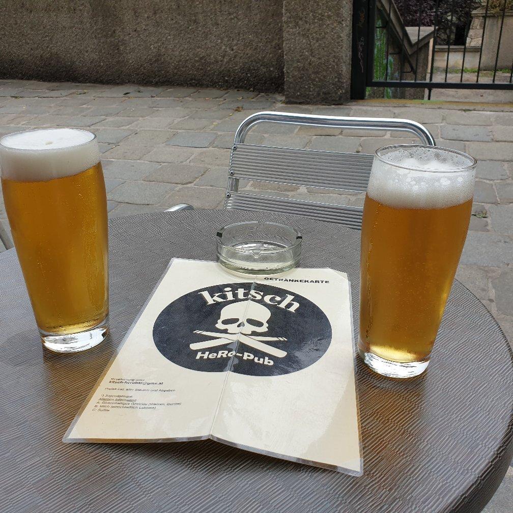 Kitsch Hero-pub