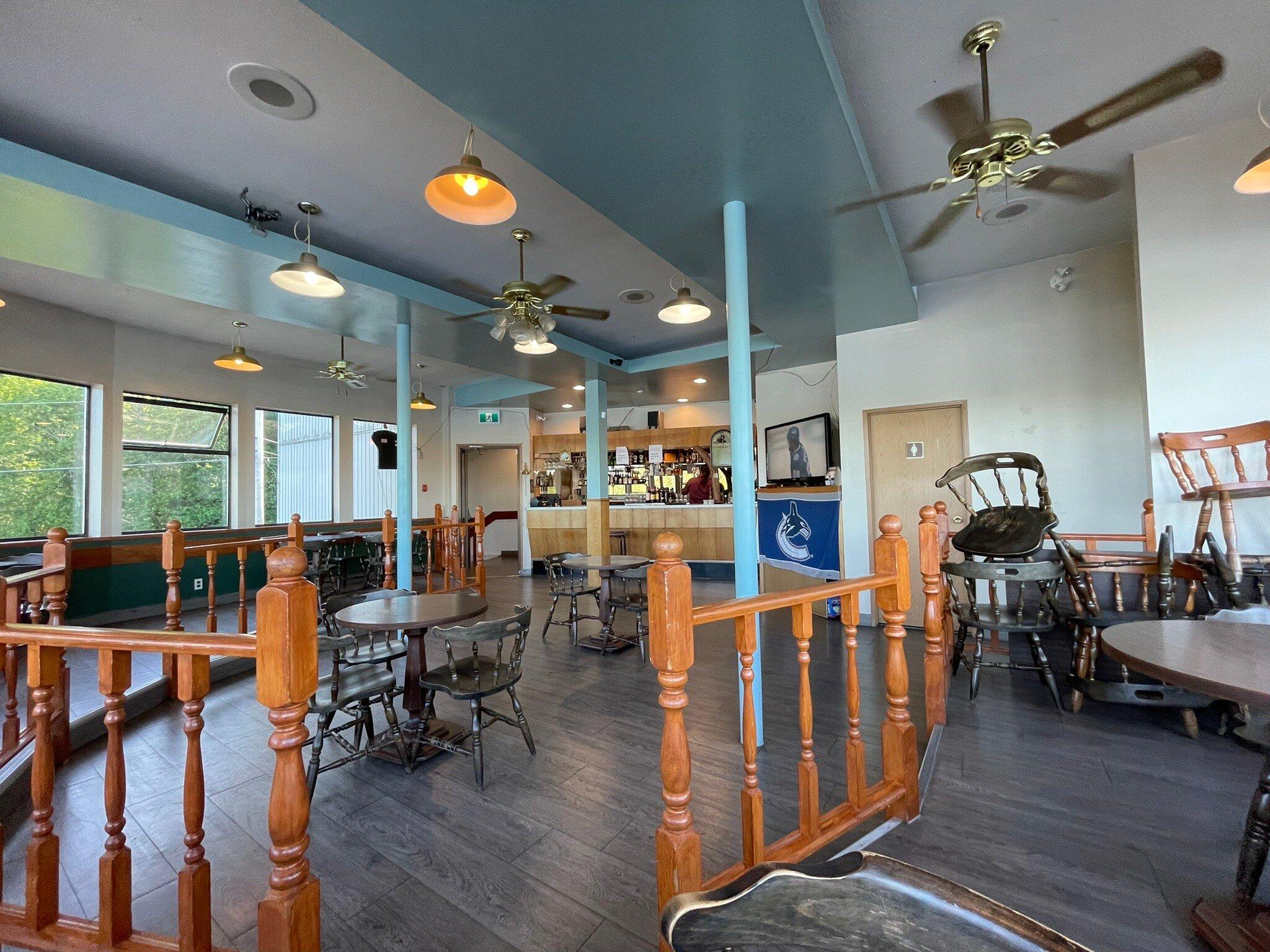 Taziker's Restaurant & Pub