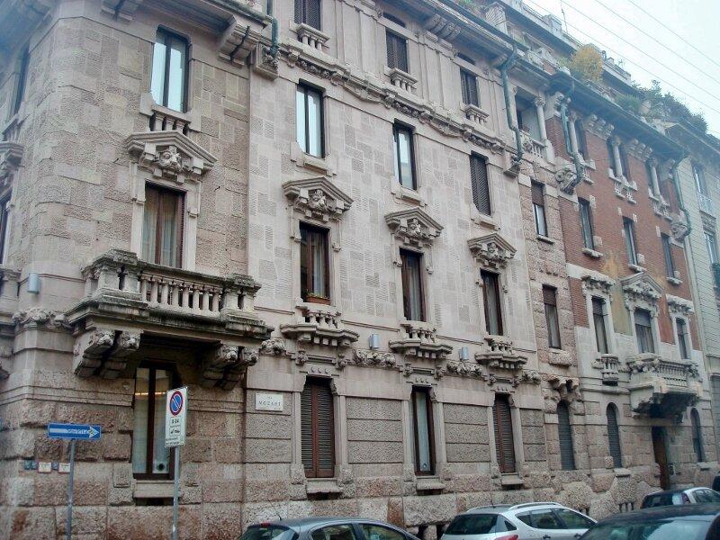 Casa Via Barozzi 7 (berri-meregalli)