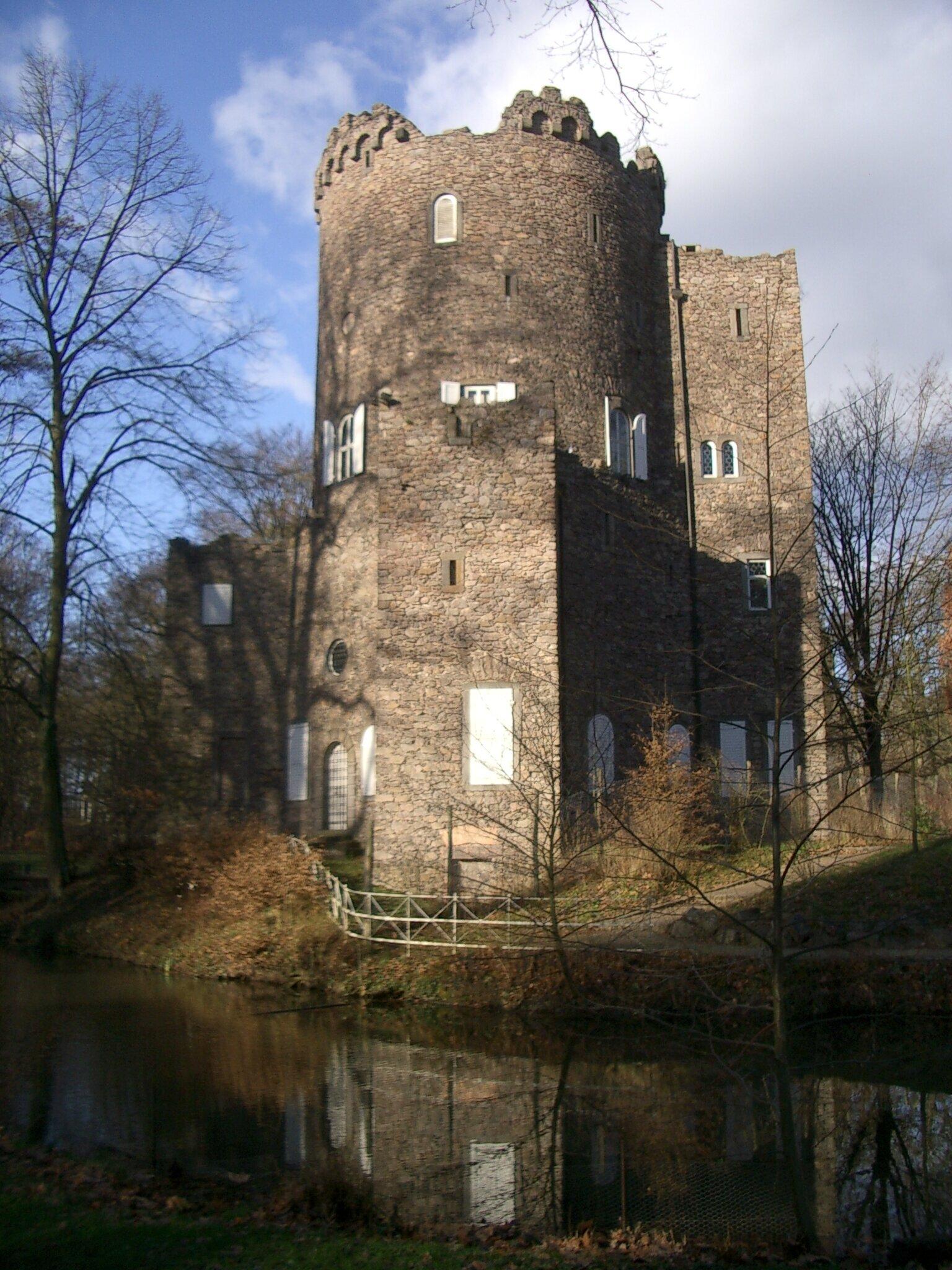 Burgruine Wilhelmsbad im Historischen Landschaftspark