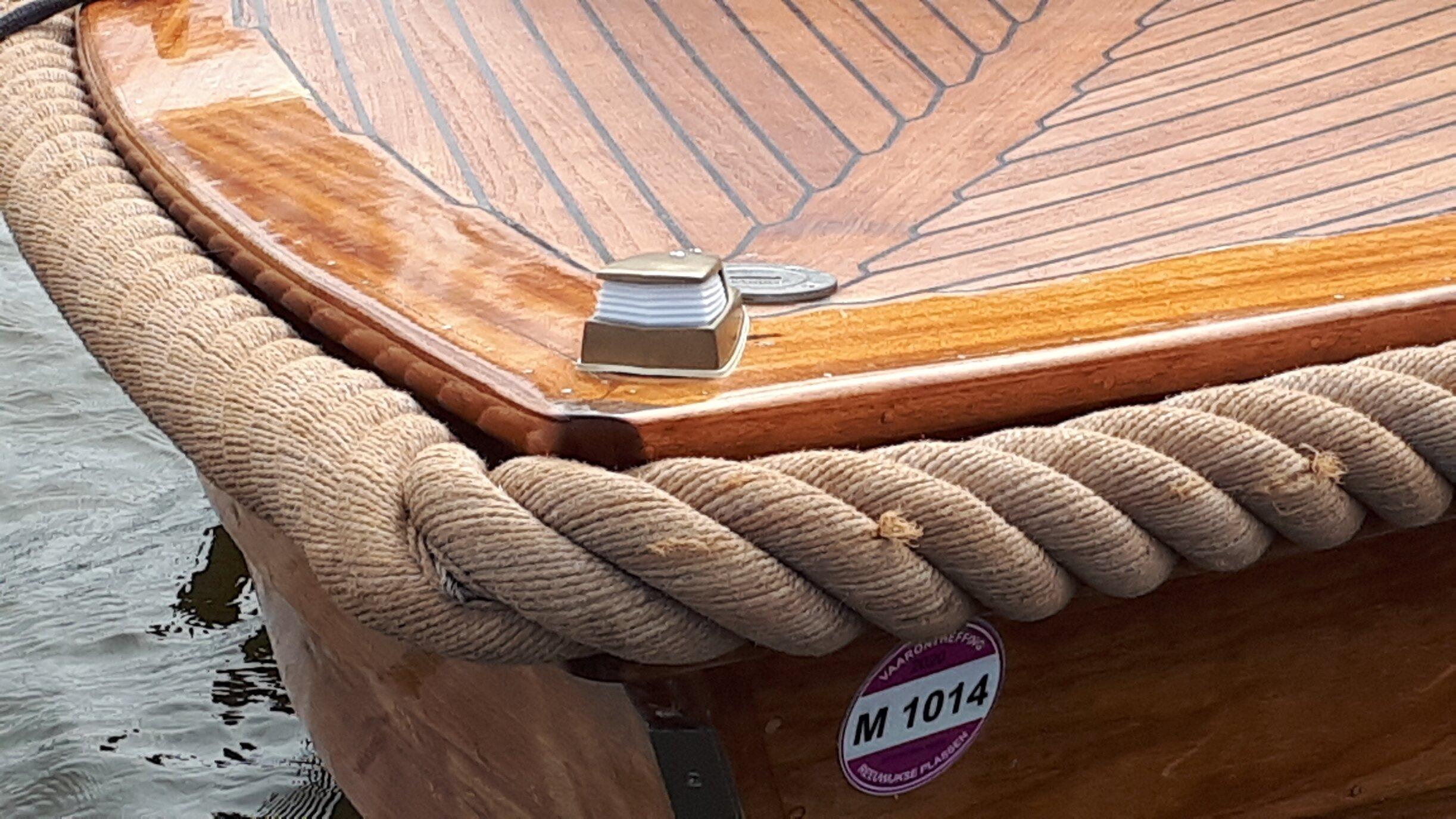 Sloop rental with skipper