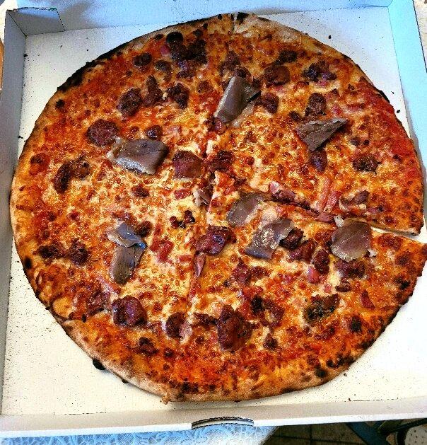 Pizza au feu de bois