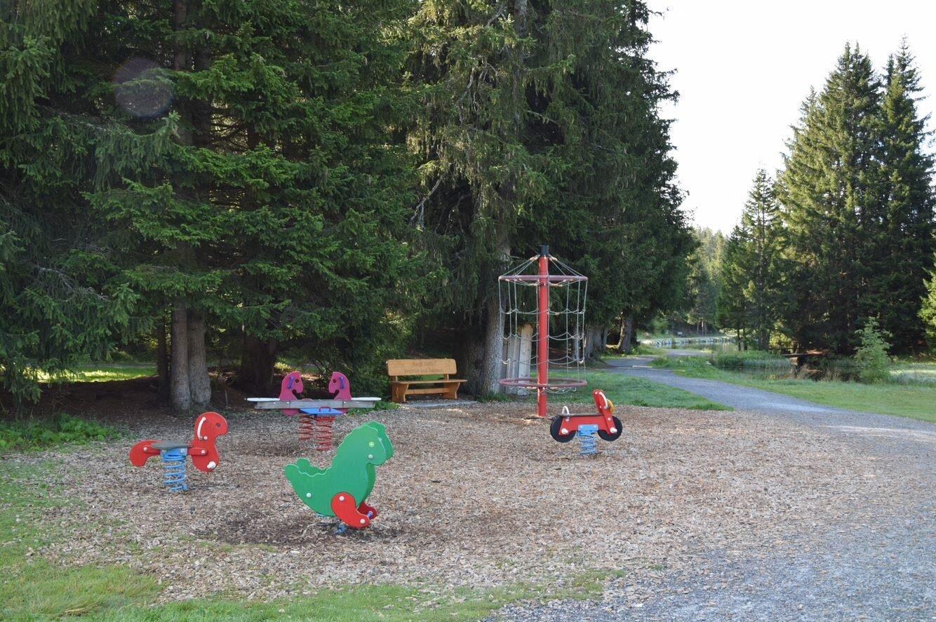 Spielplatz: Kiosk Canols