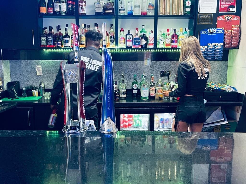 Photo by Vibelounge-Bh2