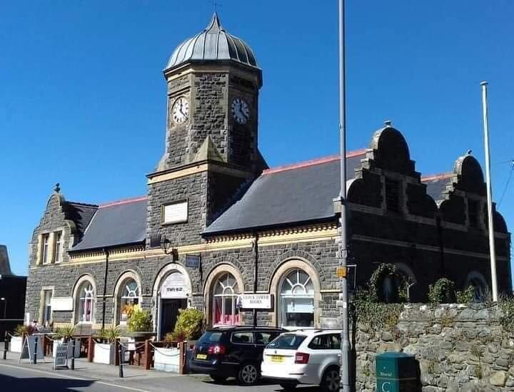 The Retreat Bar & Cafe