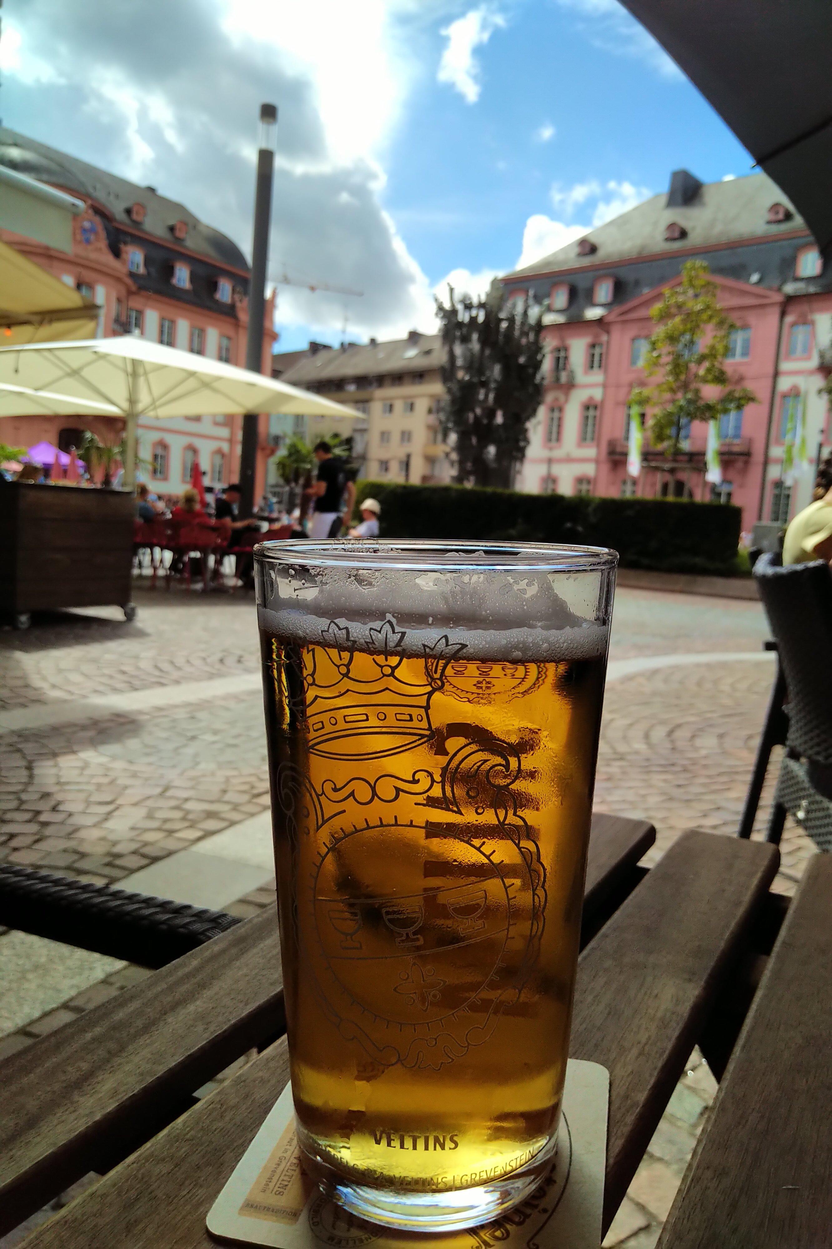 Wallenstein Cafe & Bar