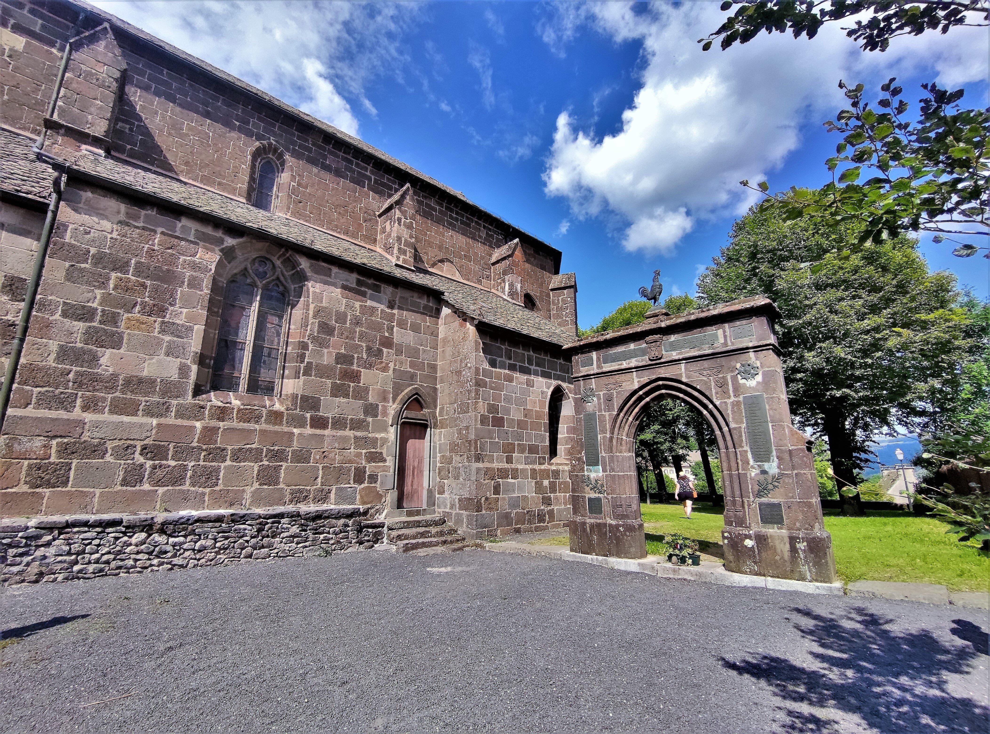 Monument Aux Morts De Salers