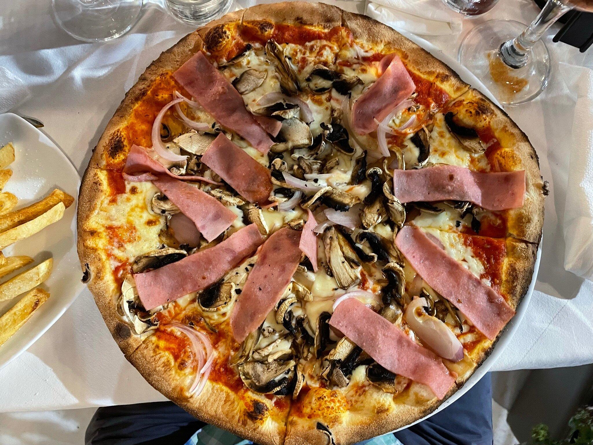 Vasilikos Taverna Pizzeria