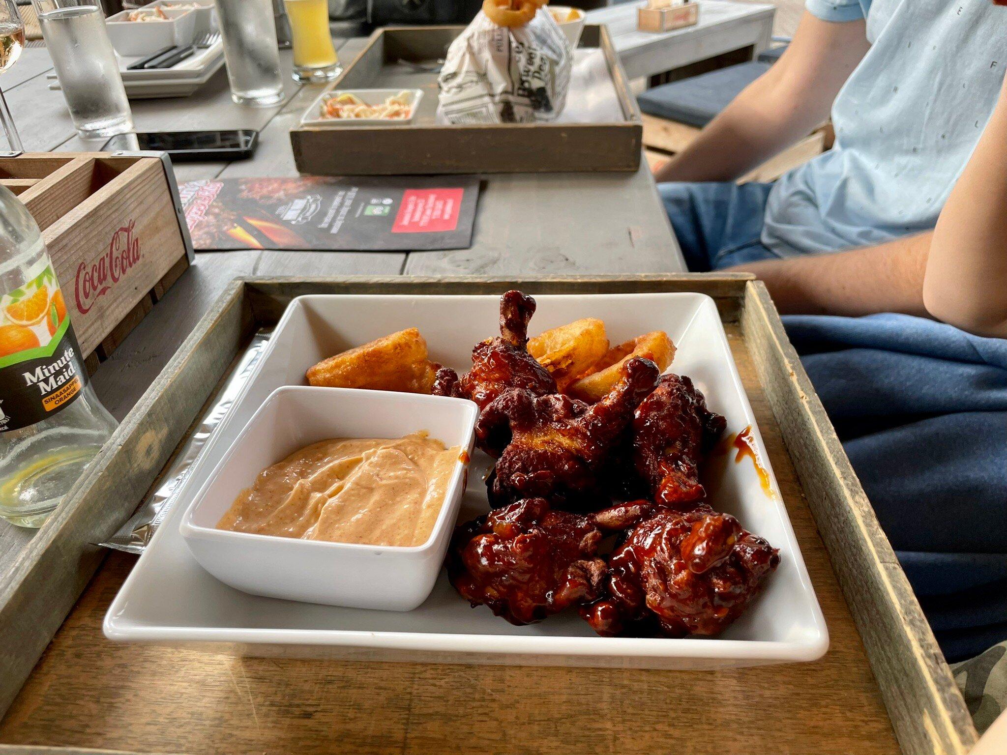 Janneman's Burgers & Ribs