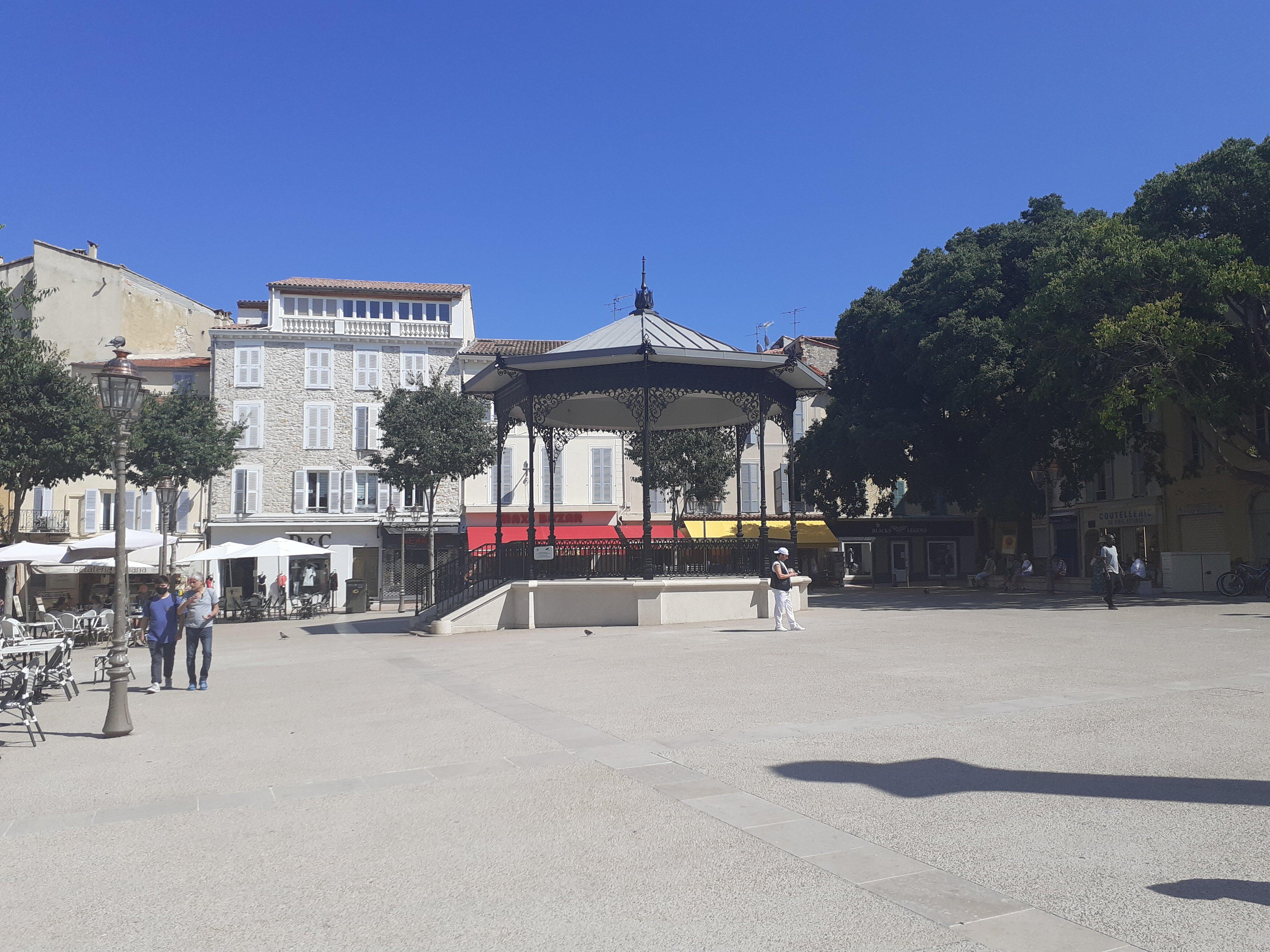 Coeur Vieil Antibes Plages A Pied