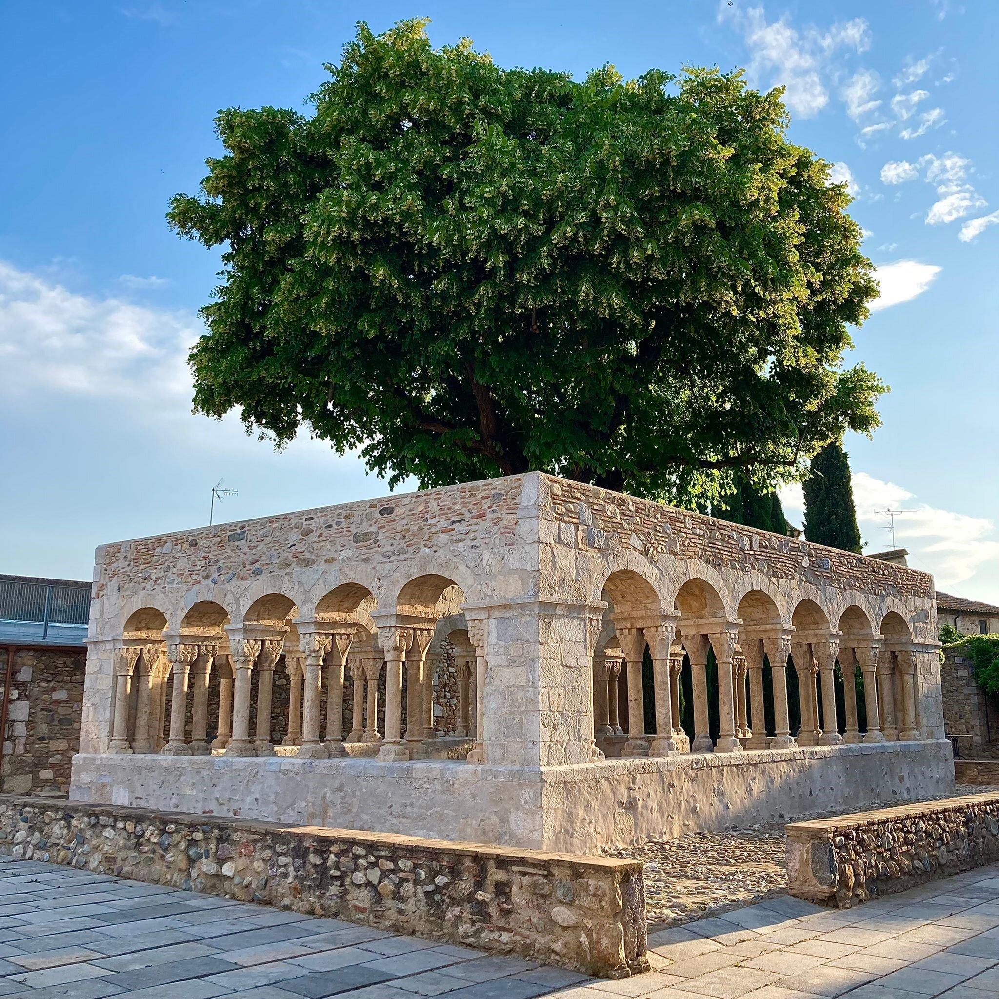 Romanesque cloister of Sant Domenec (Museum of the town)