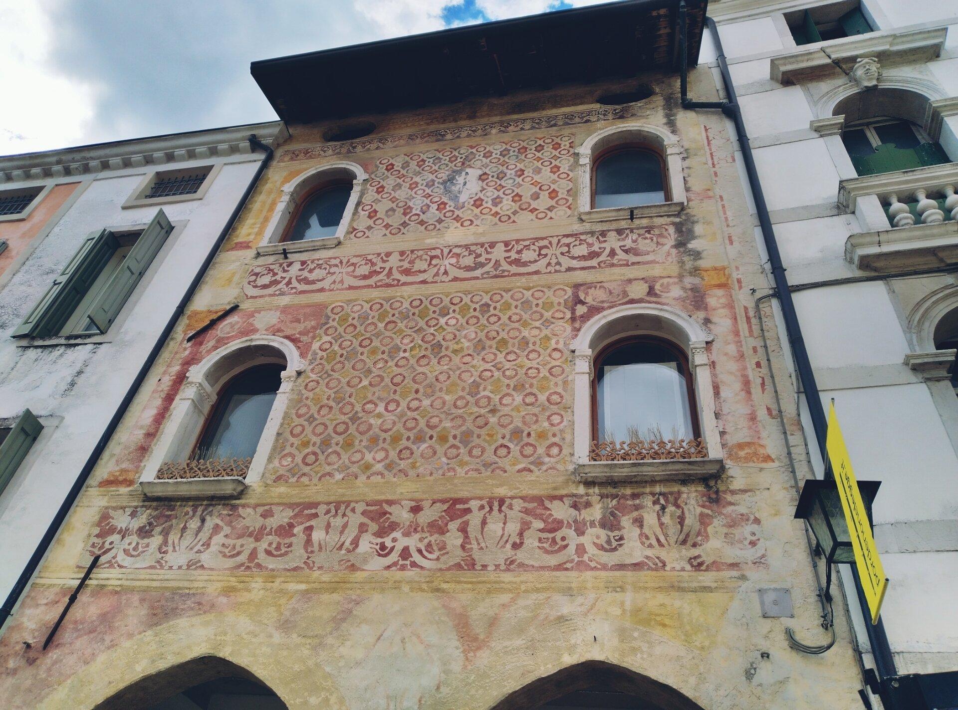 Casa Gregoris-Bassani o Casa Bassano