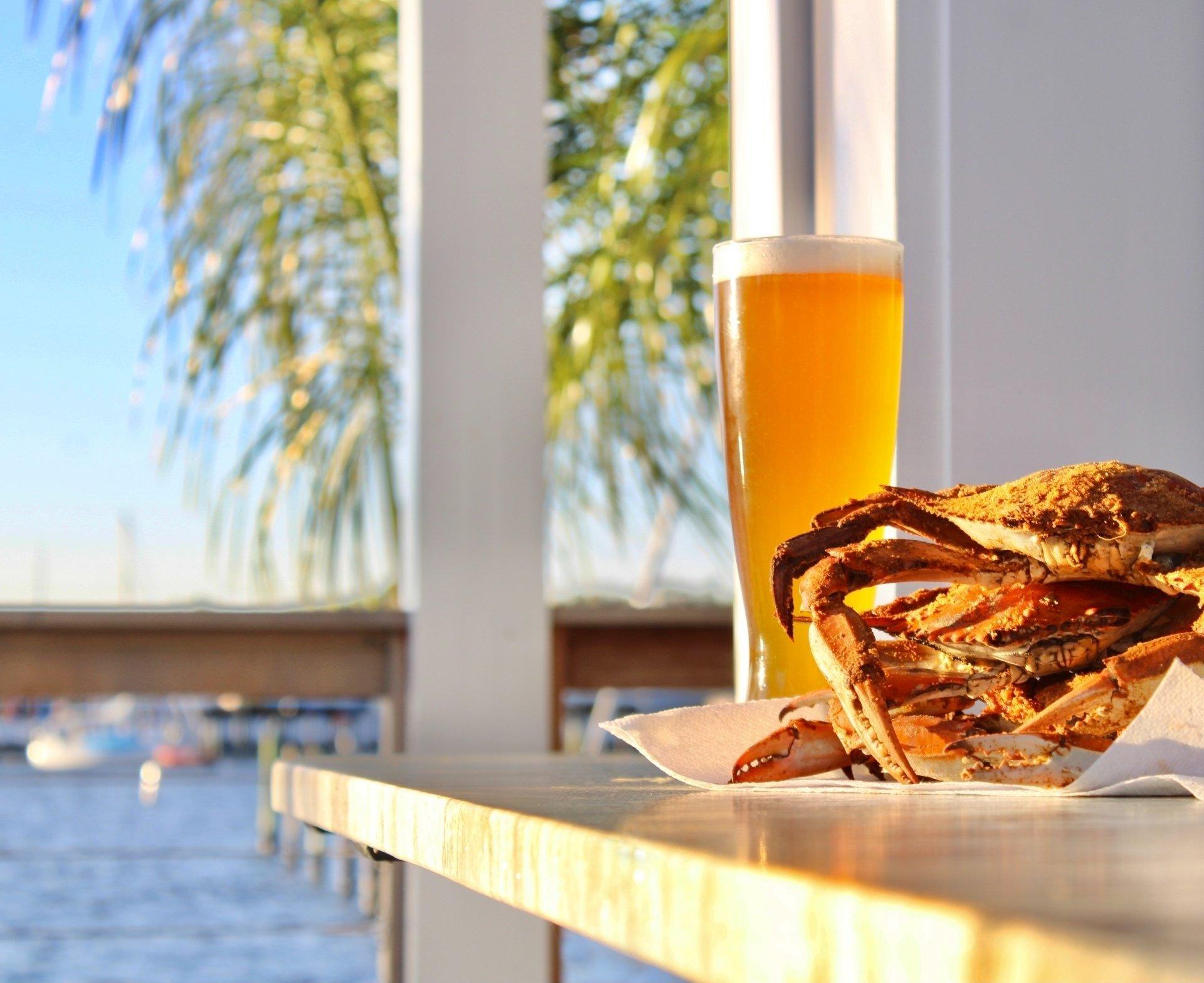 Admirals Club Beachside Bar