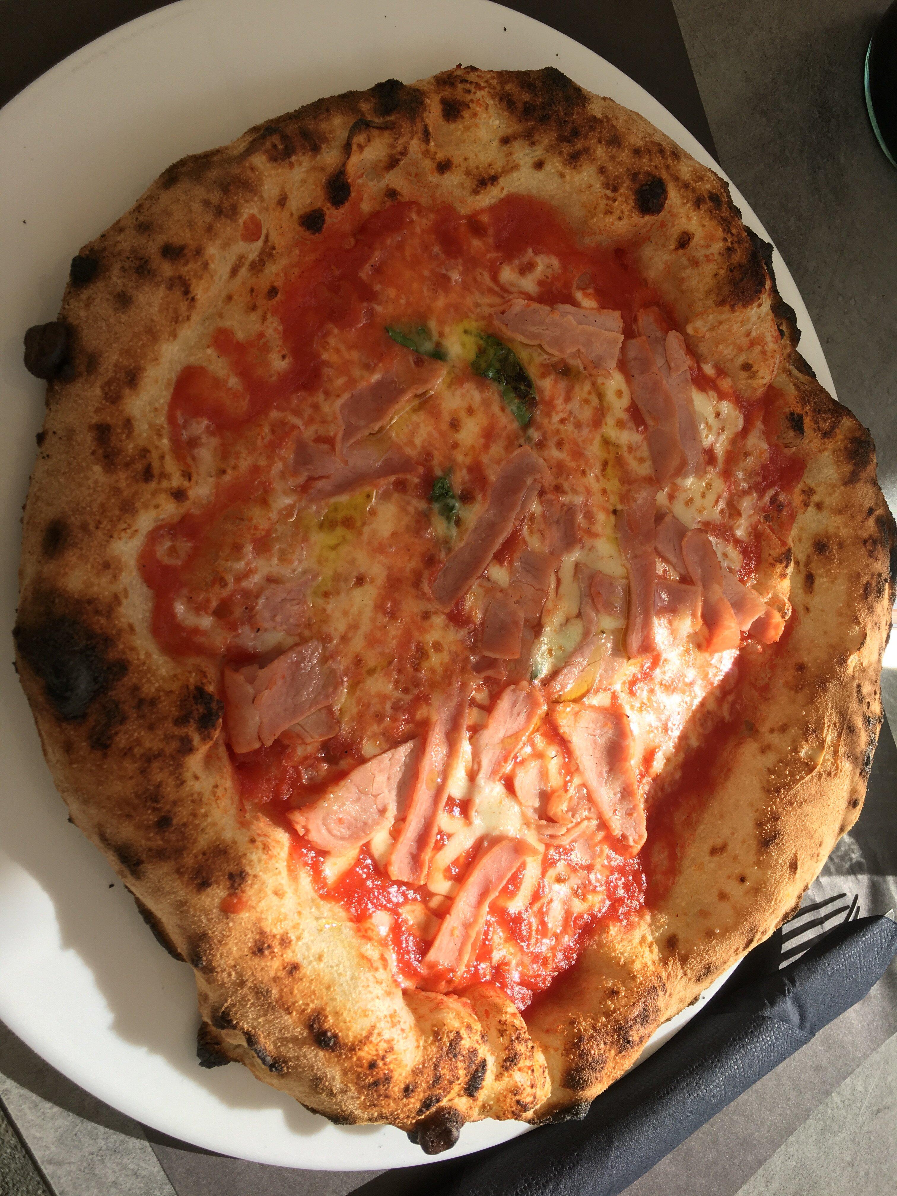 Pizzaiolo Karmeliterplatz