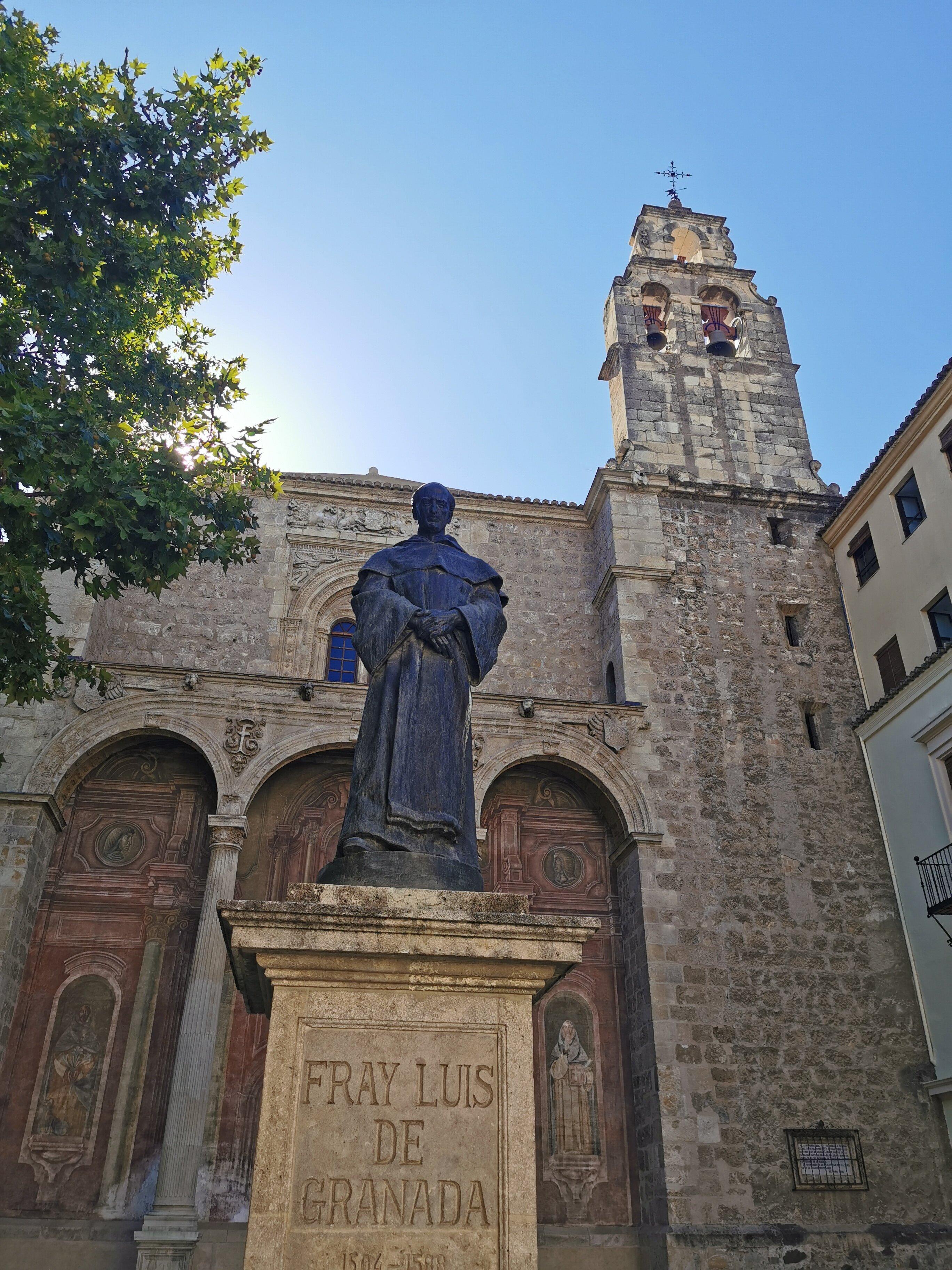 Estatua Fray Luis De Granada.