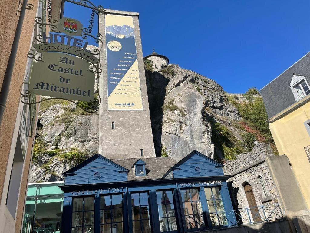 Logis Hôtel Castel de Mirambel