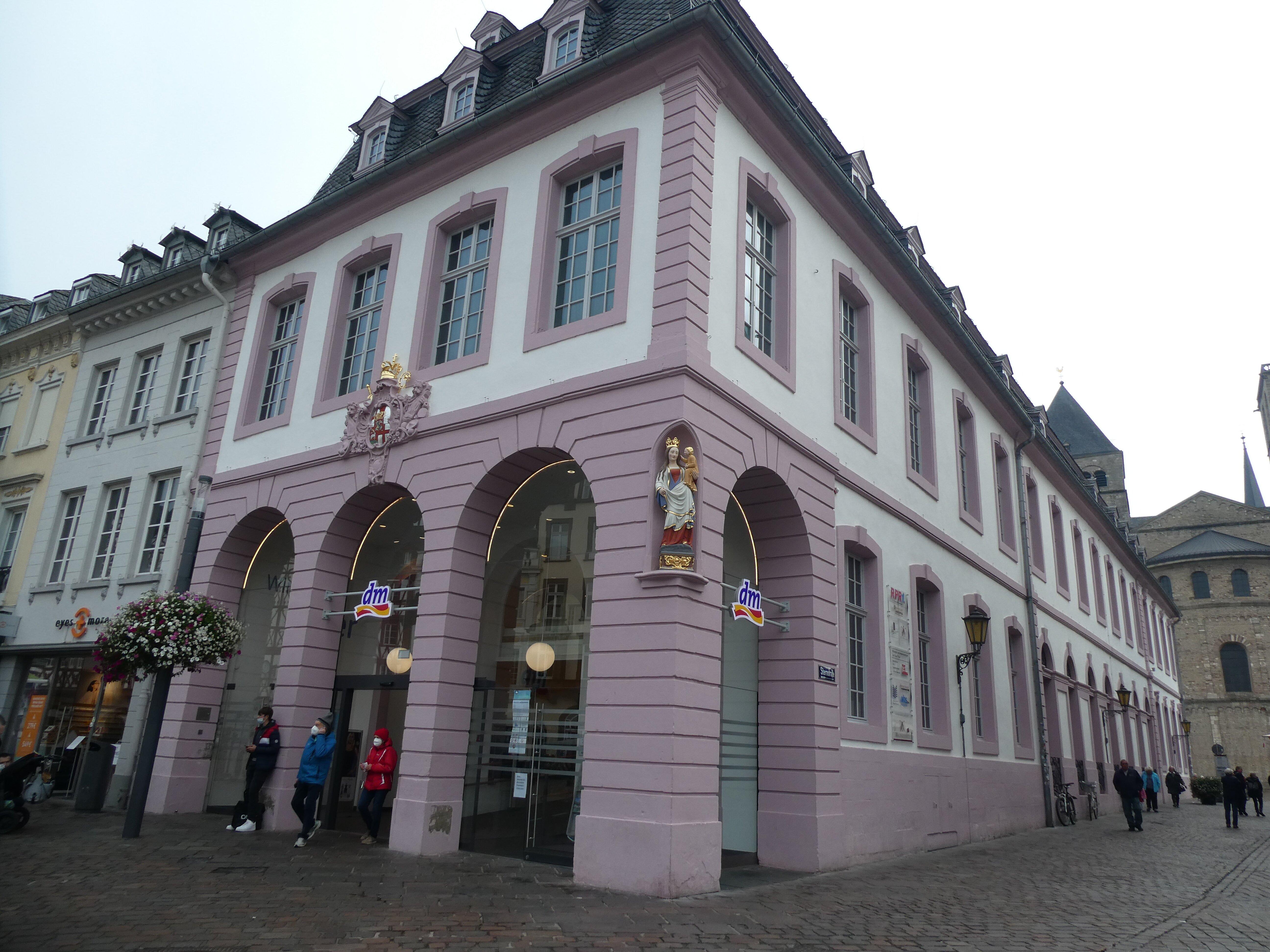 Statue ''virgin Mary And Jesus''