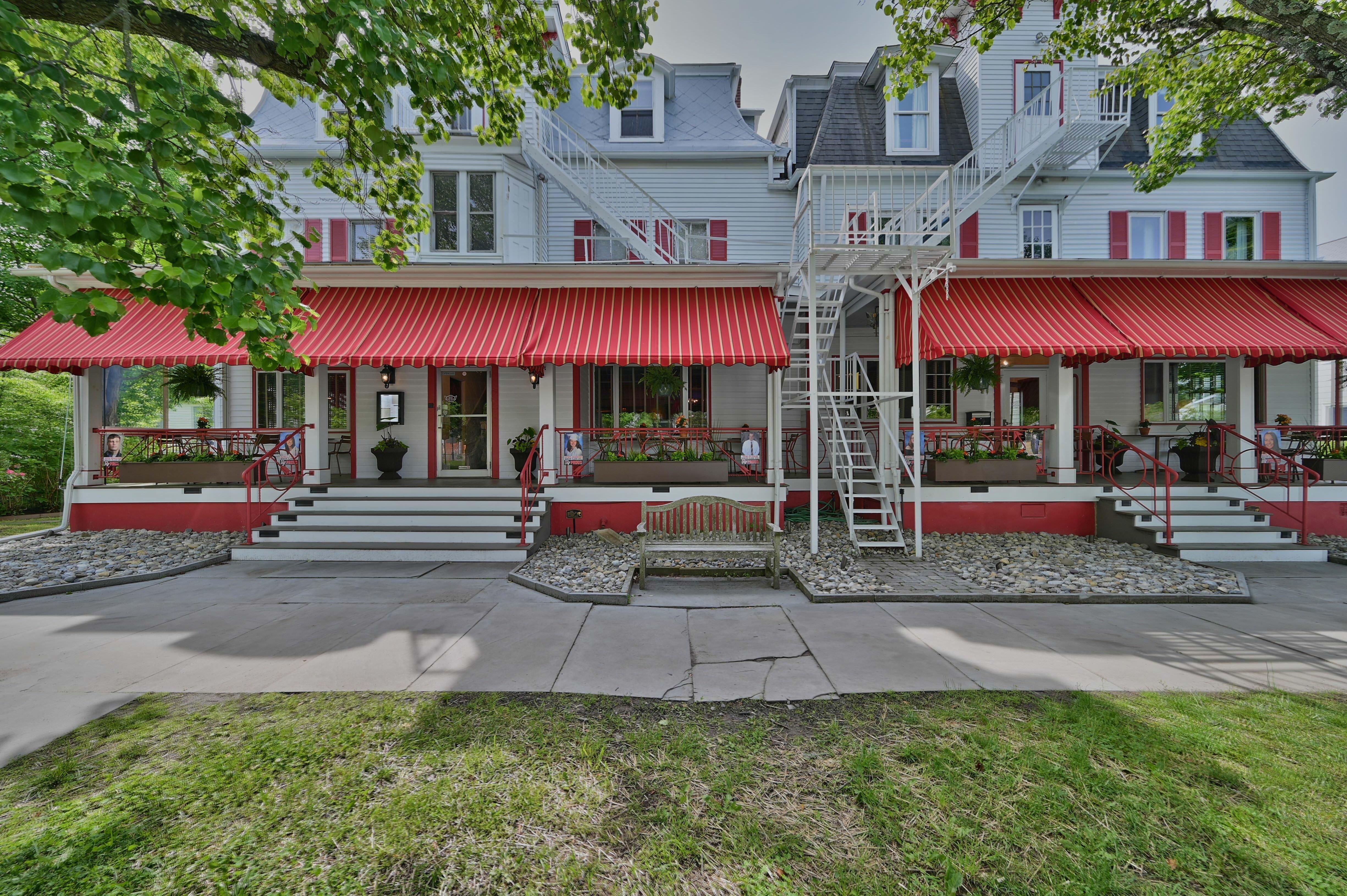 Tom Quick Inn & Restaurant