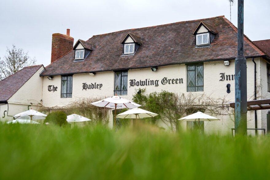 The Hadley Bowling Green Inn