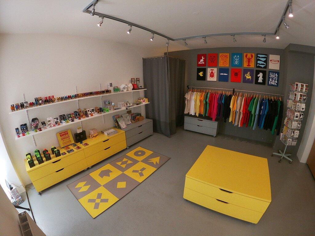Motmot Yoyo And T-shirt Shop