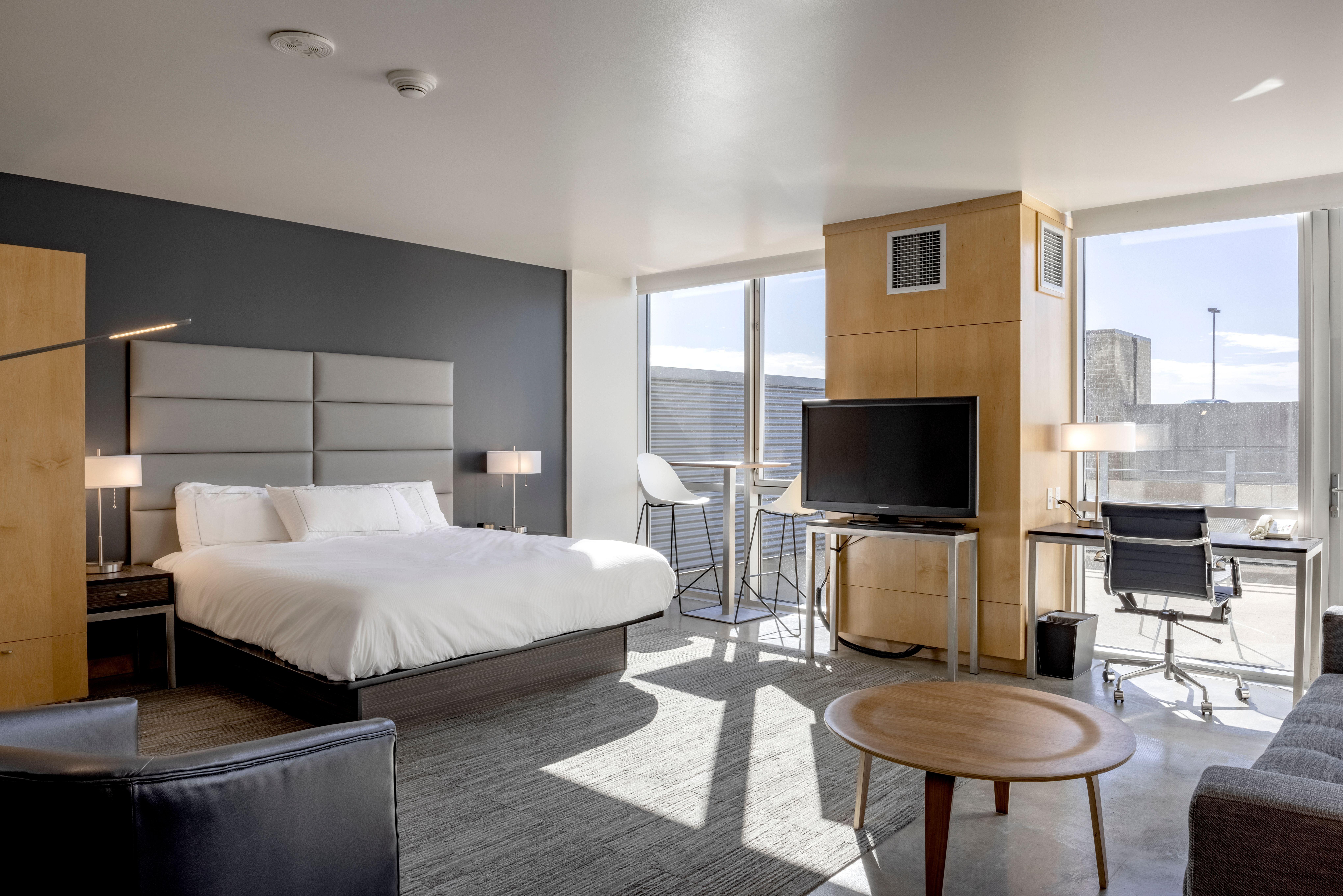 hotelVetro Iowa City, Tapestry Collection by Hilton