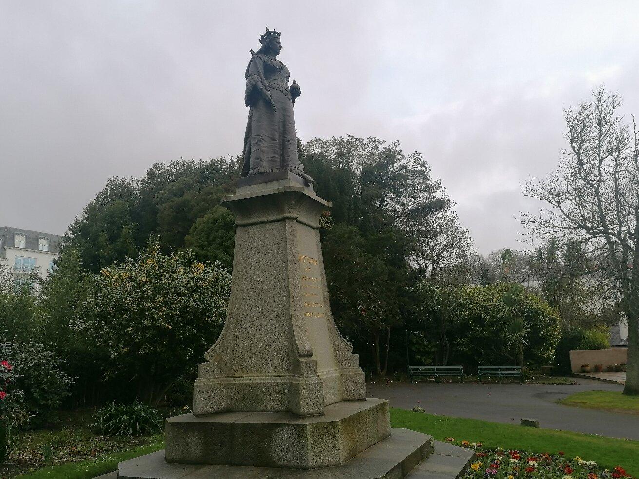 Queen Victoria Statue