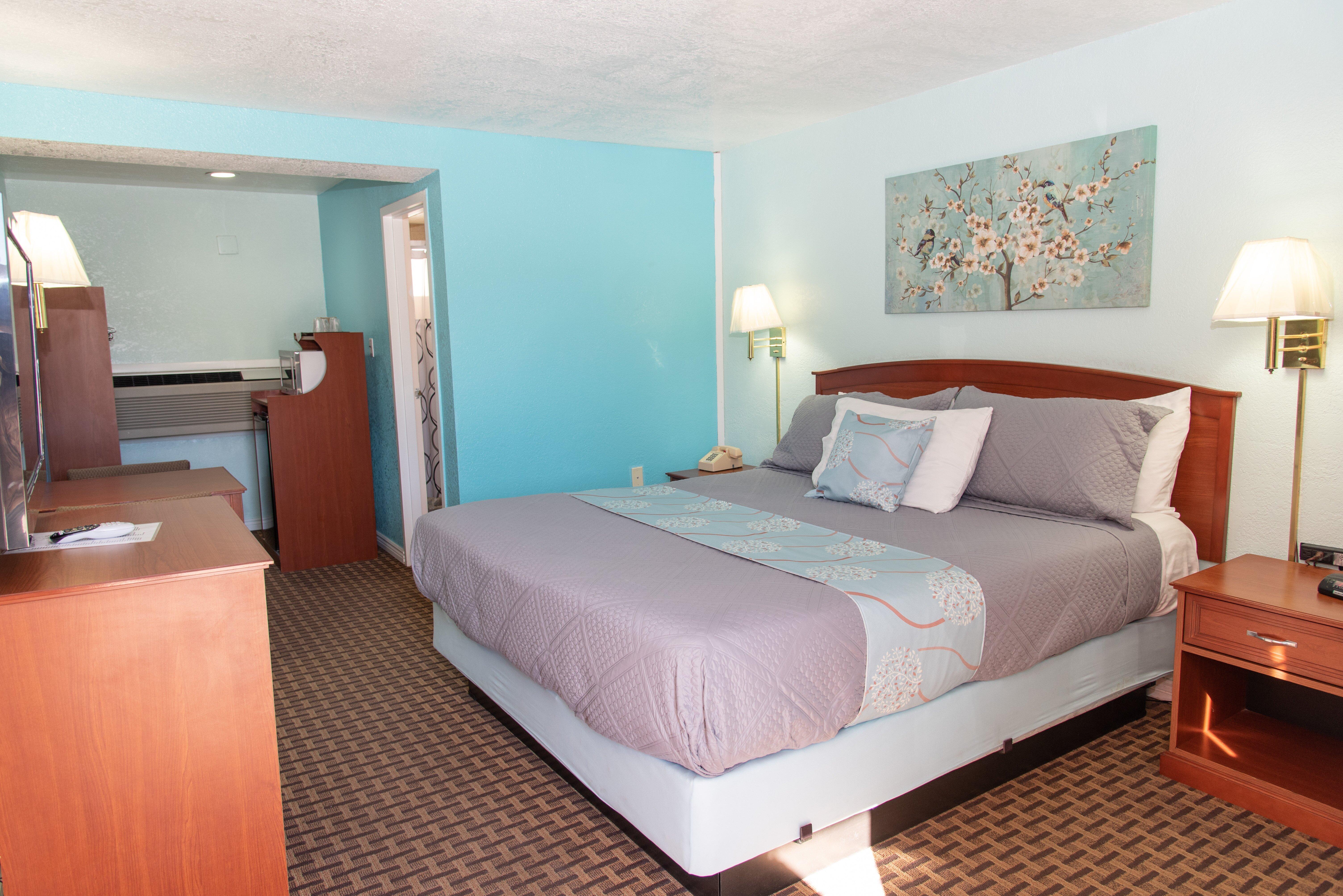 Esquire Inn