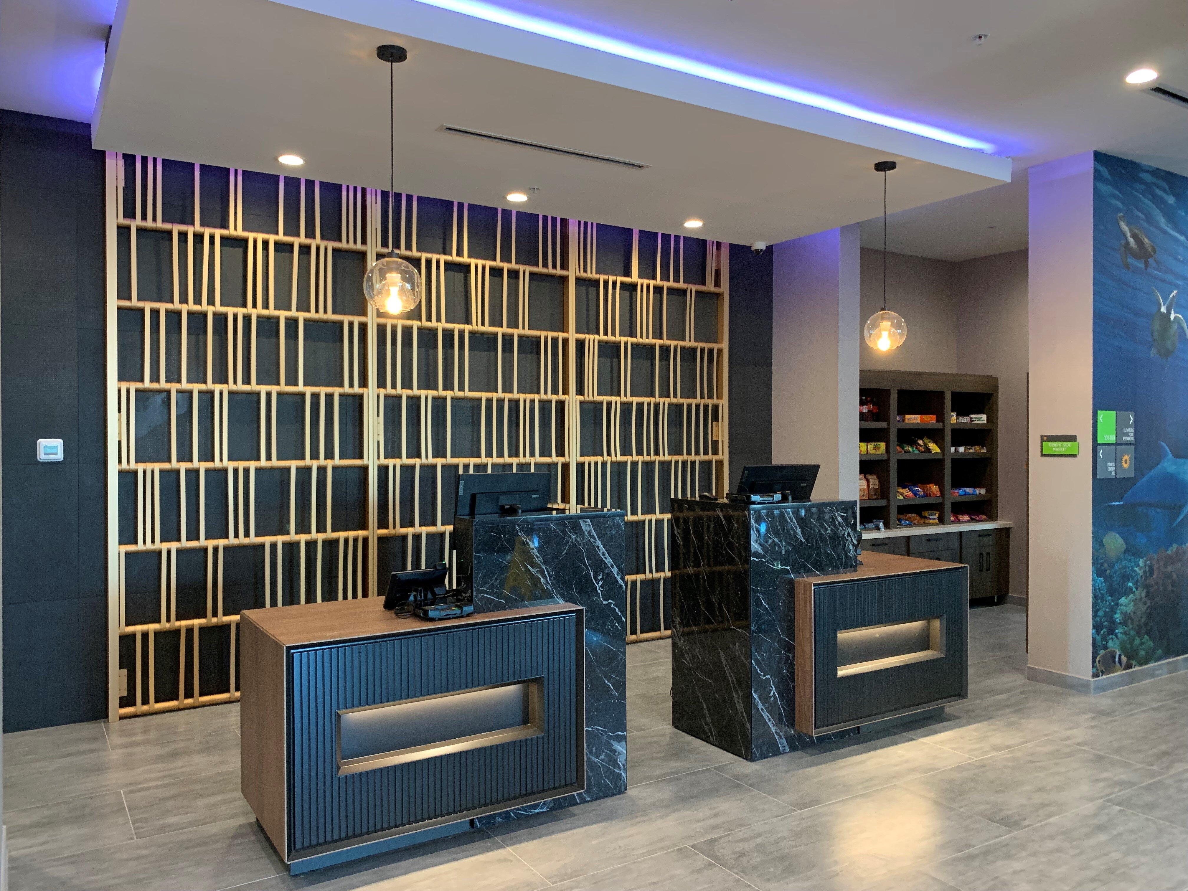 La Quinta Inn & Suites by Wyndham Galveston North at I-45