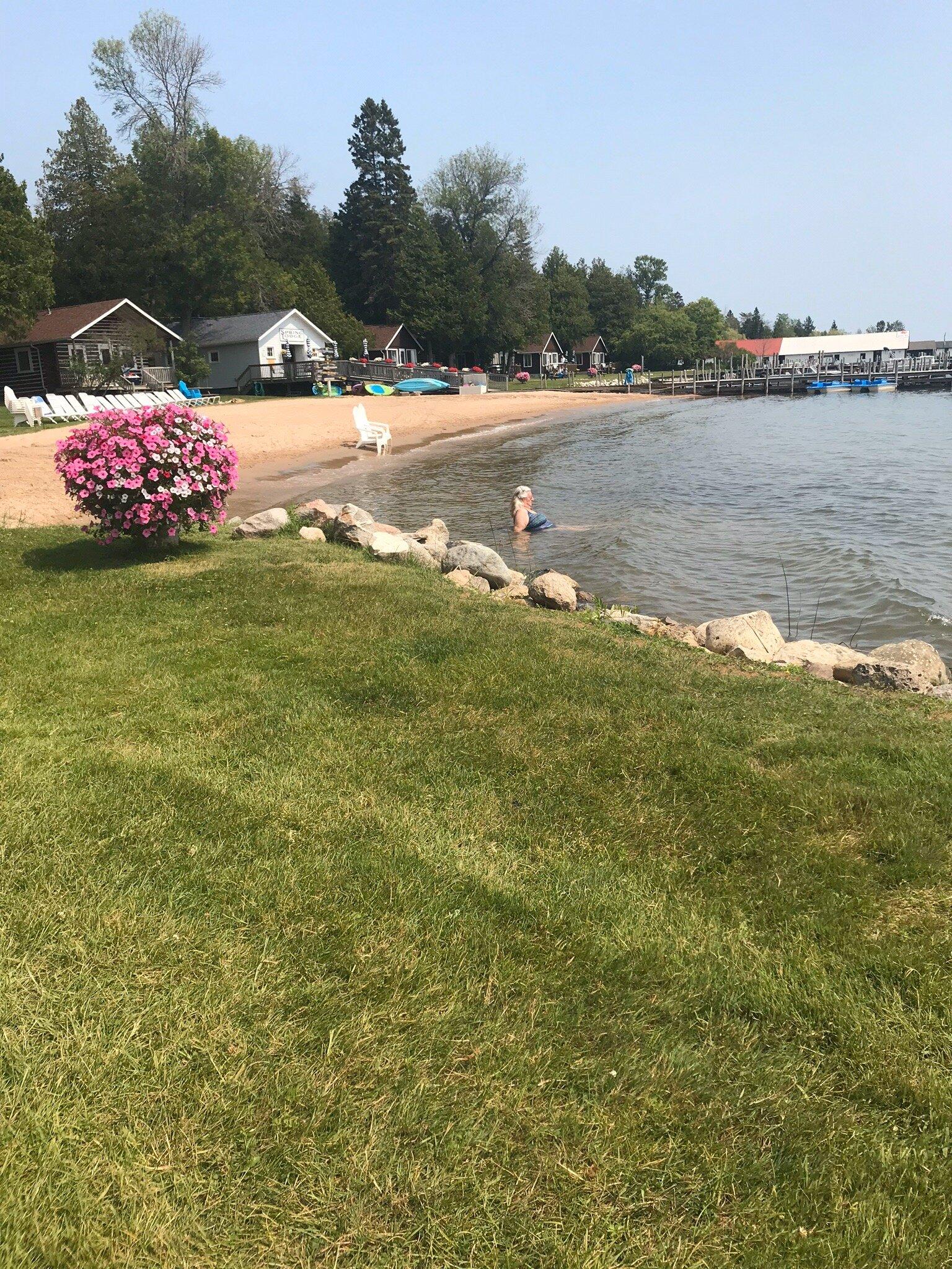 Spring Lodge & Cottages