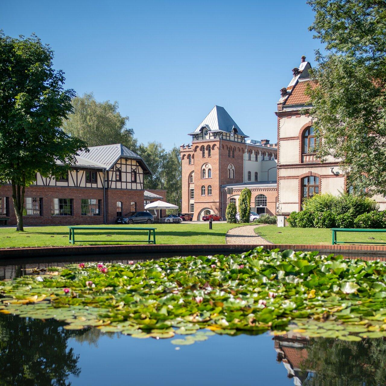 Tichauer Art Gallery