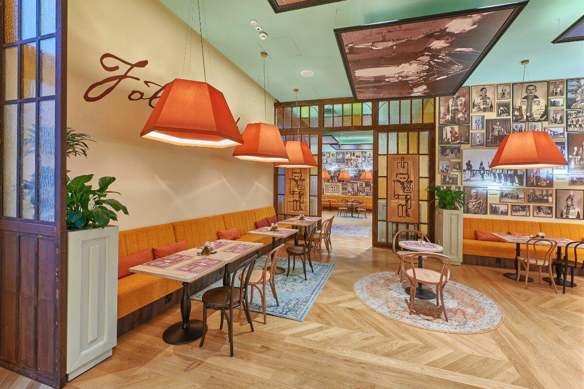 Főőrség Étterem és Kávéház (Royal Guard Restaurant & Café)