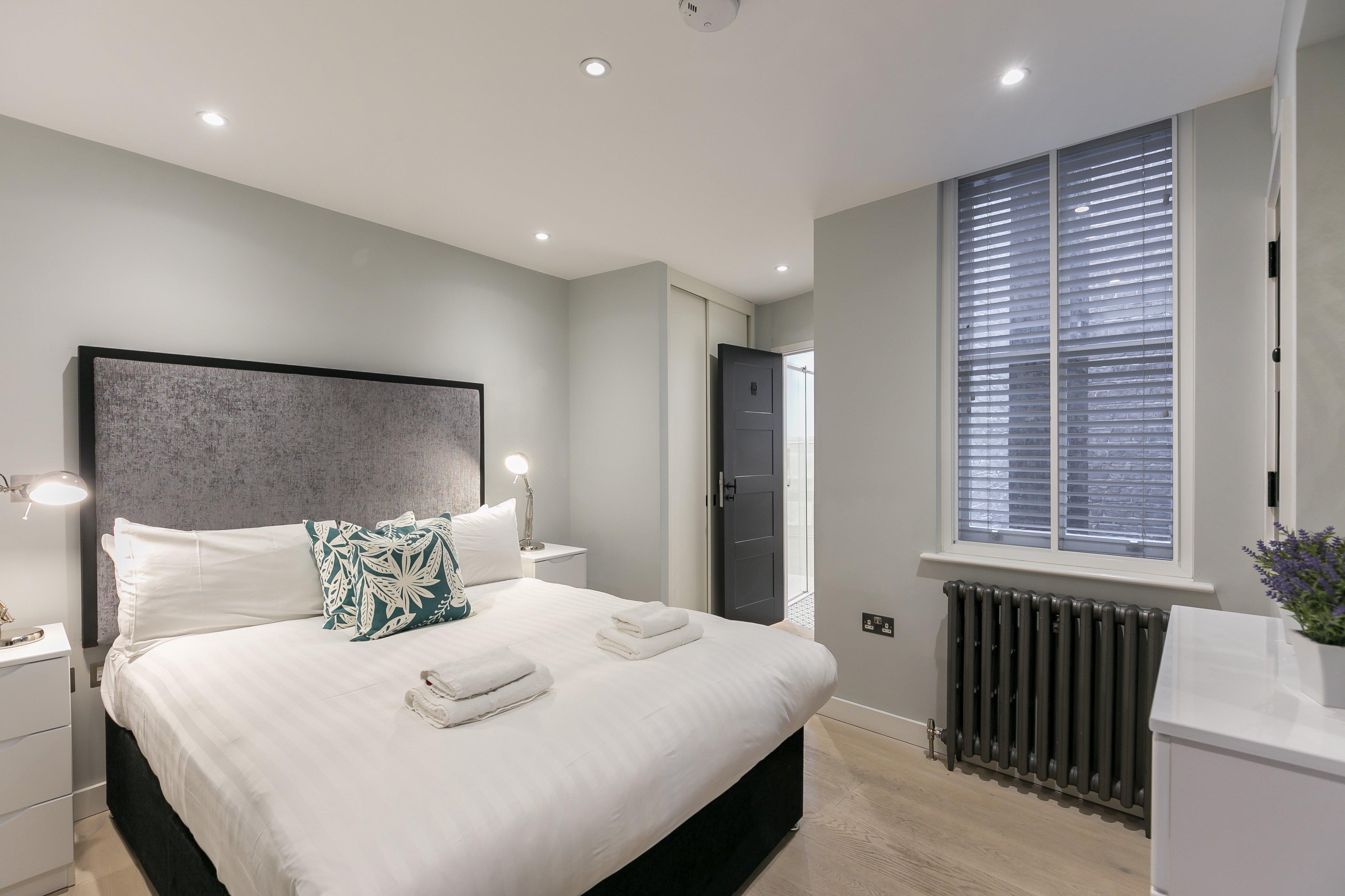 Urban Chic - Wellington Street