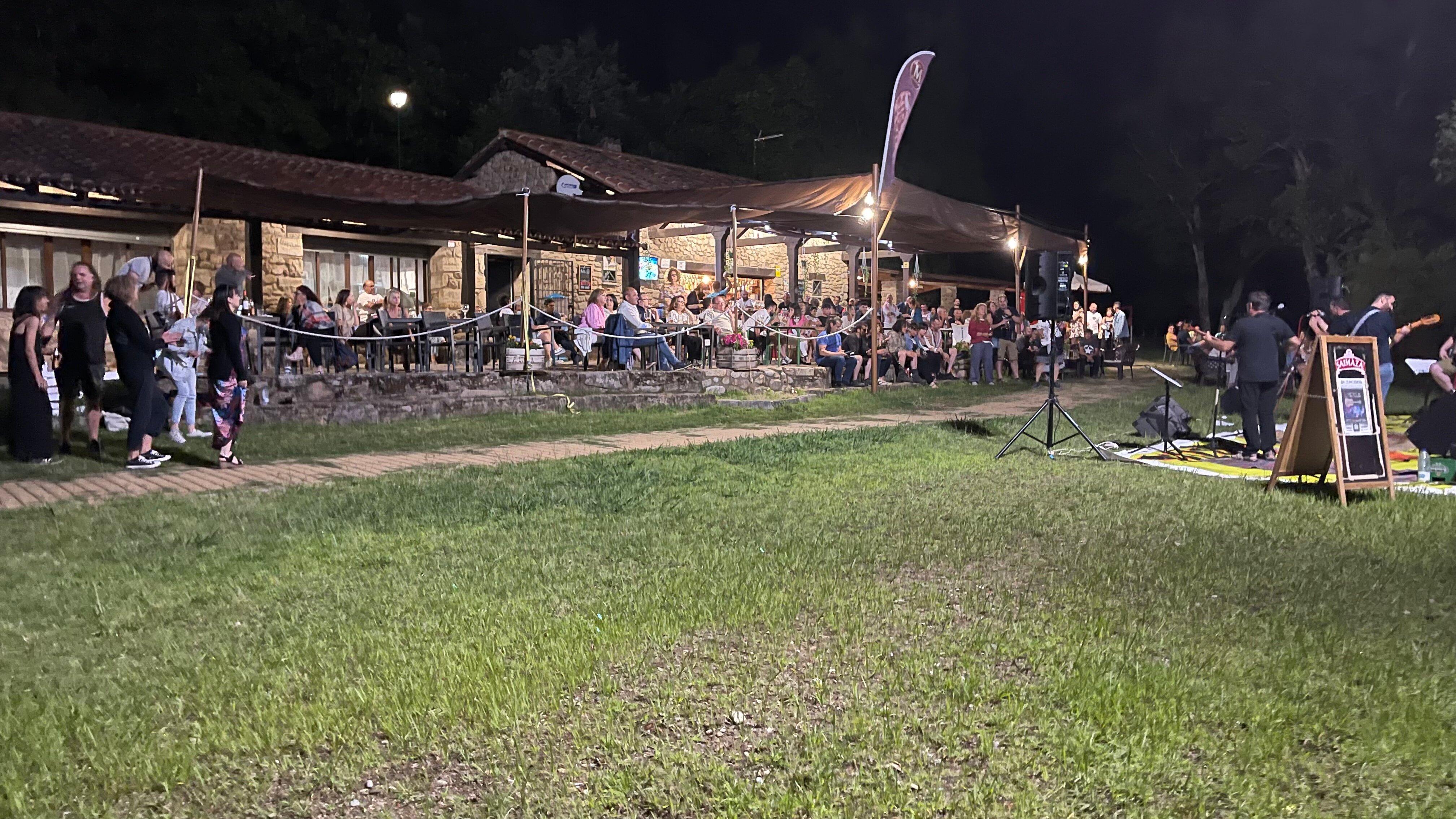 El Río Terraza & Grill