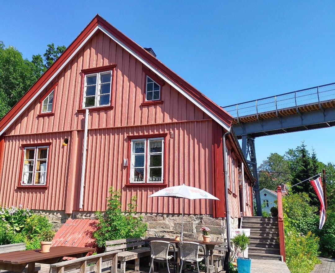 Hølen Kunst og Bokcafé