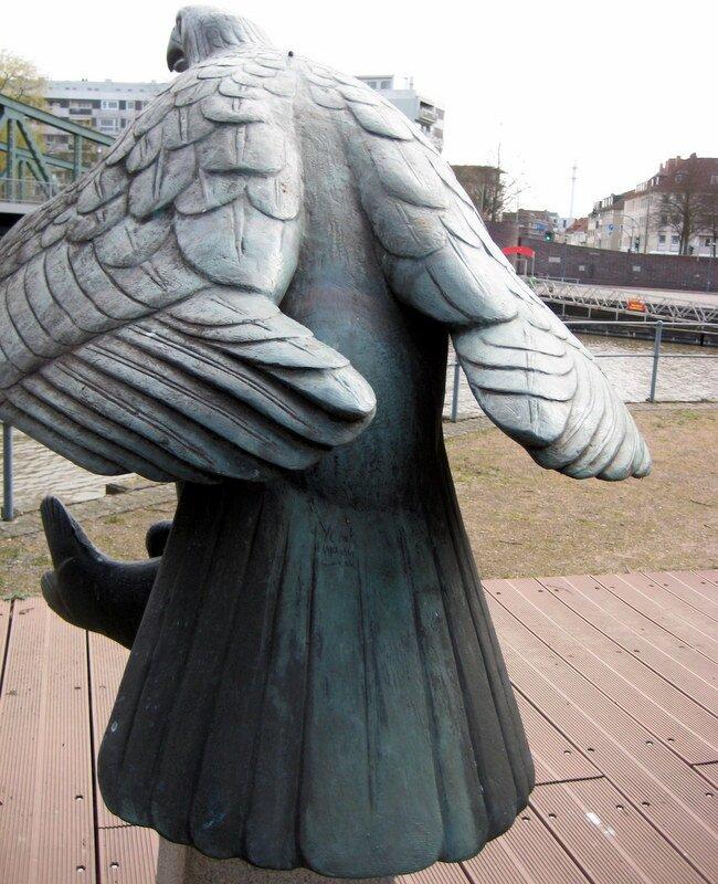 Skulptur: Seeadler Mit Fischfang